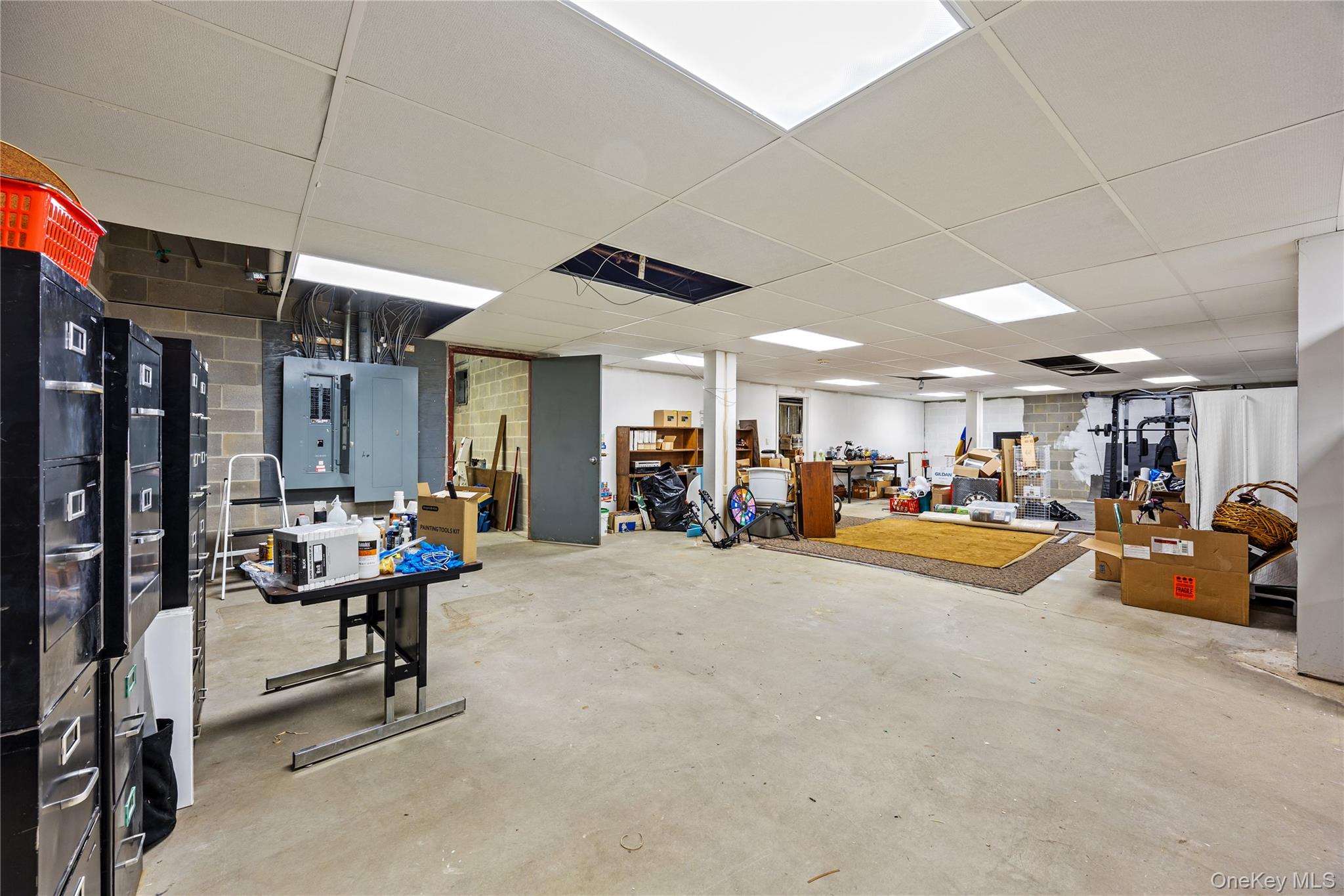 #19 photo, 1171 Old Country Road, Plainview , NY 11801