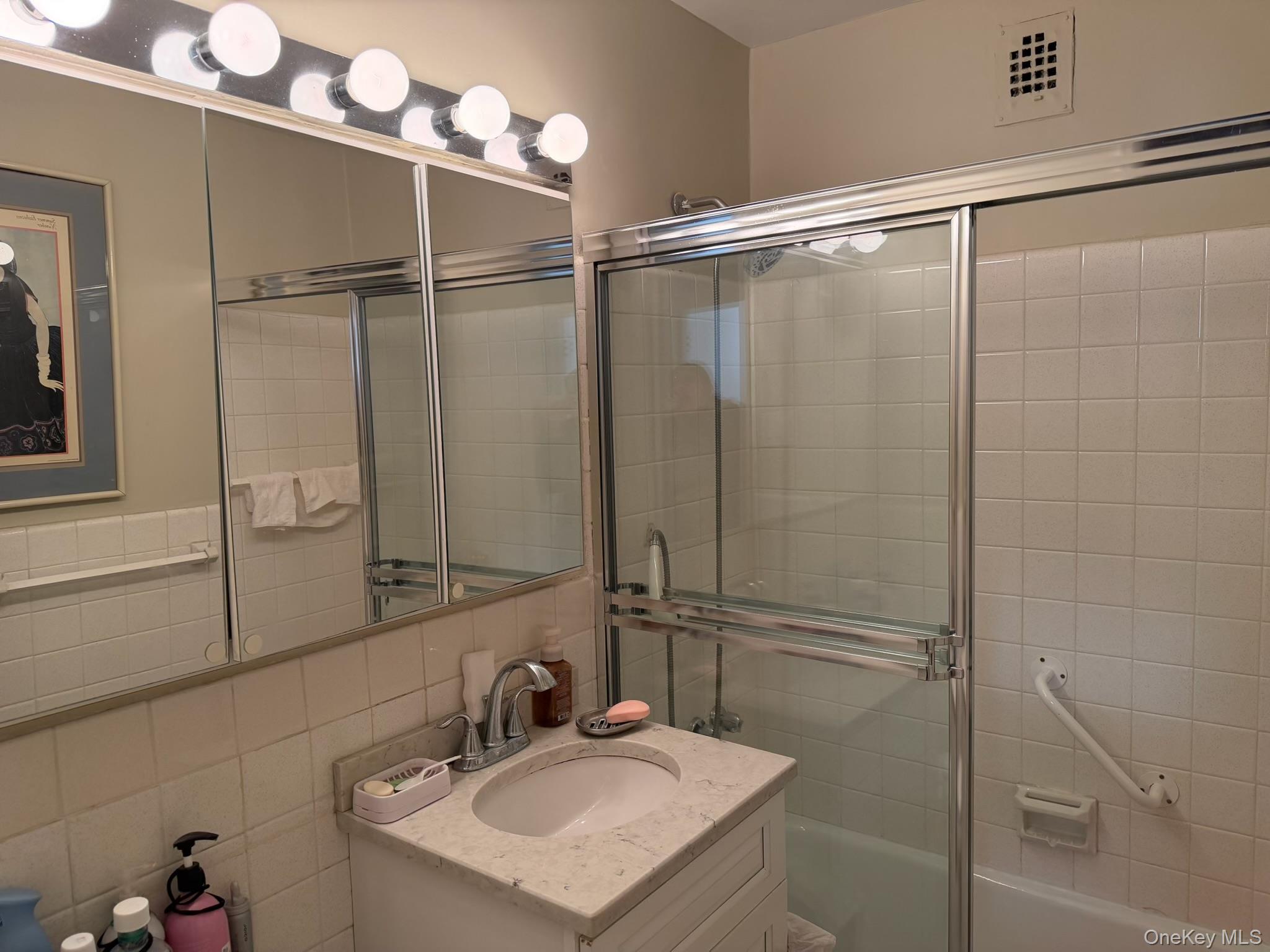 #13 photo, 209-39 23 Ave, Bayside , NY 11360