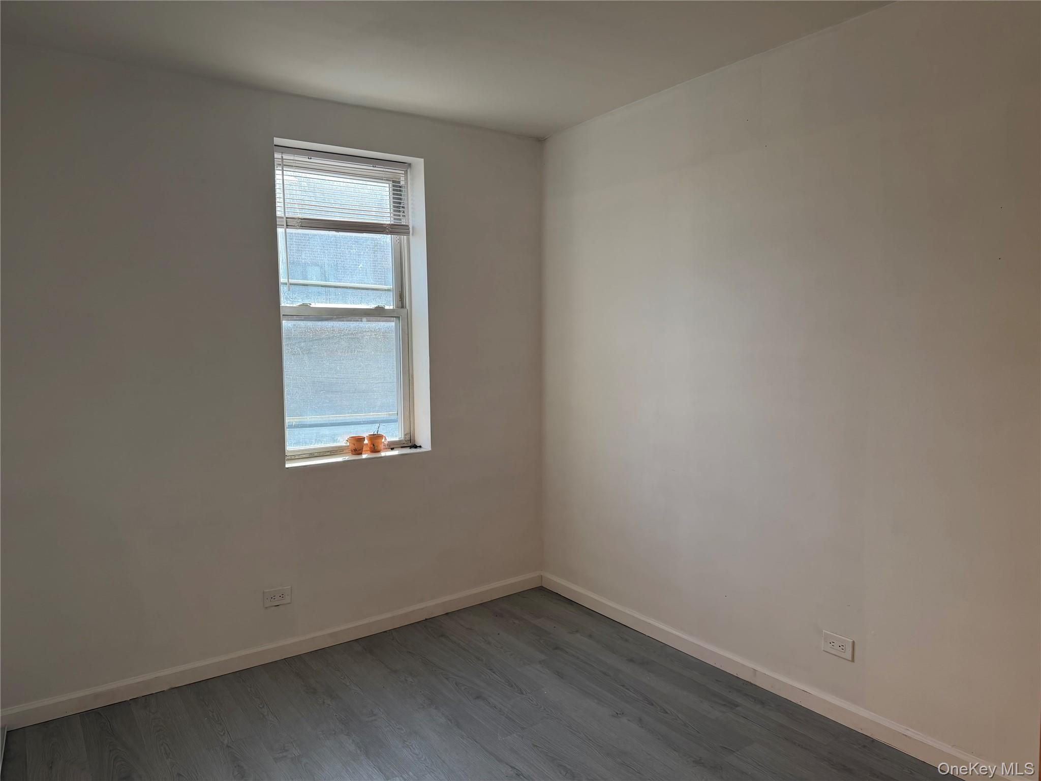 #11 photo, 49-04 69th Street, Куинс ‖ Woodside , NY 11377