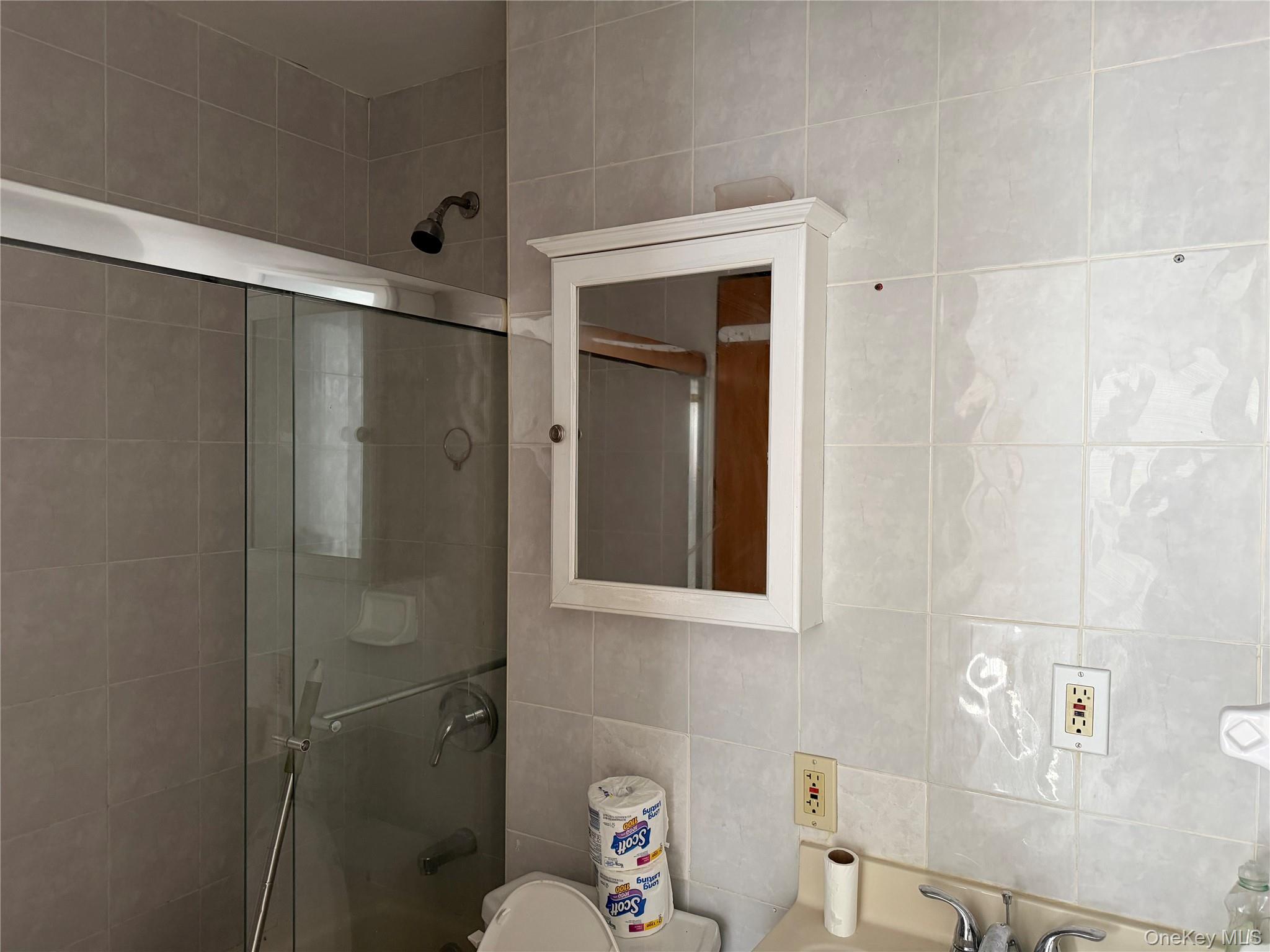 #7 photo, 49-04 69th Street, Куинс ‖ Woodside , NY 11377