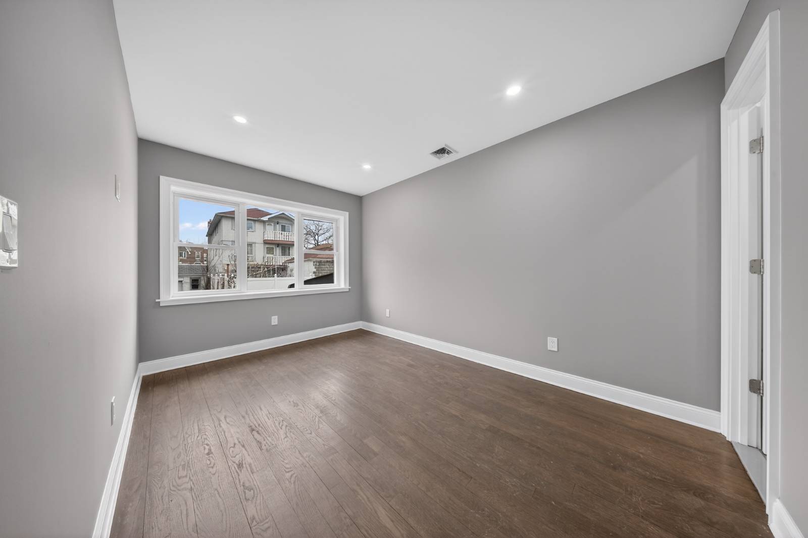 #10 photo, 68-02  Jay Avenue, Куинс ‖ Maspeth , NY 11378