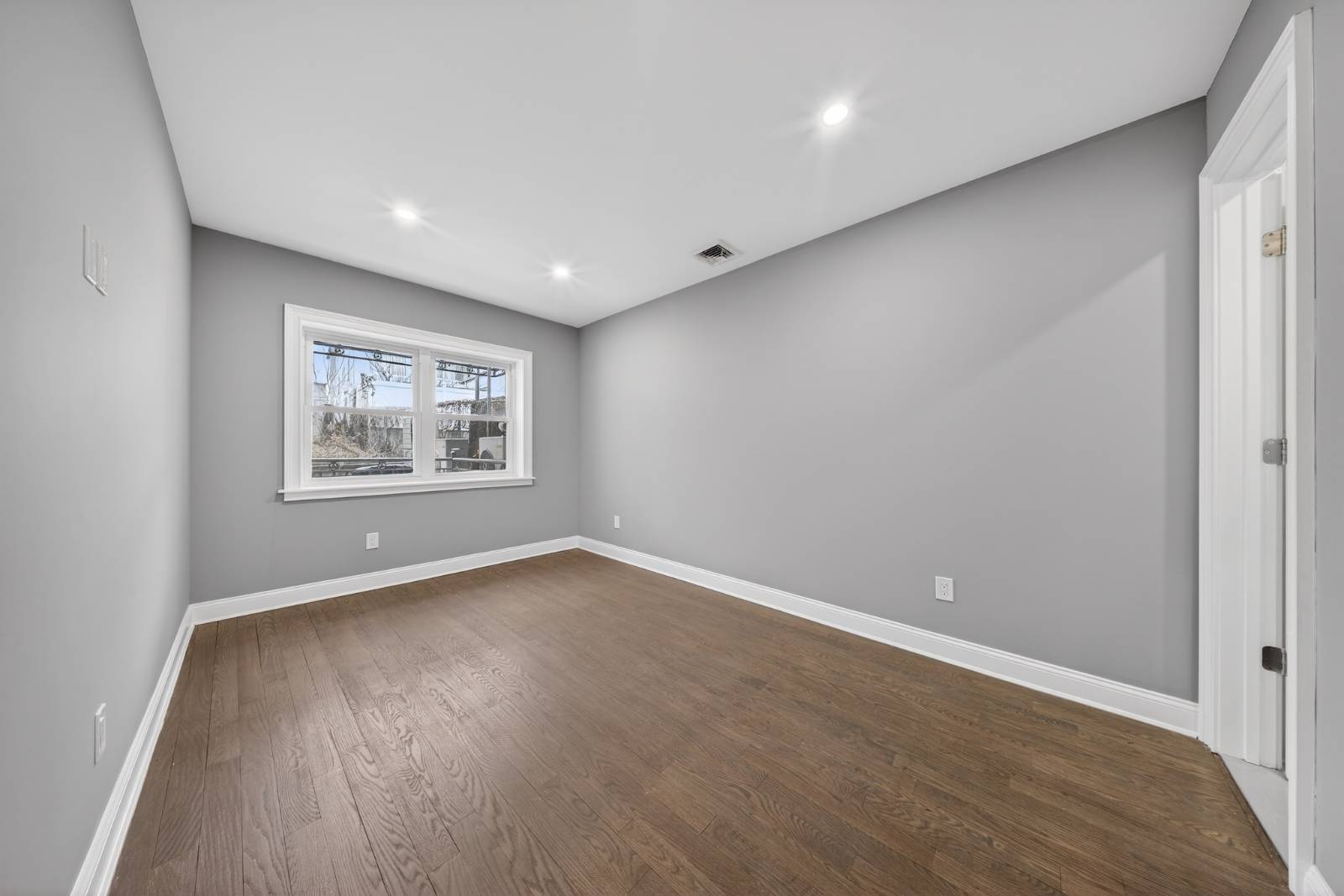 #11 photo, 68-02  Jay Avenue, Куинс ‖ Maspeth , NY 11378