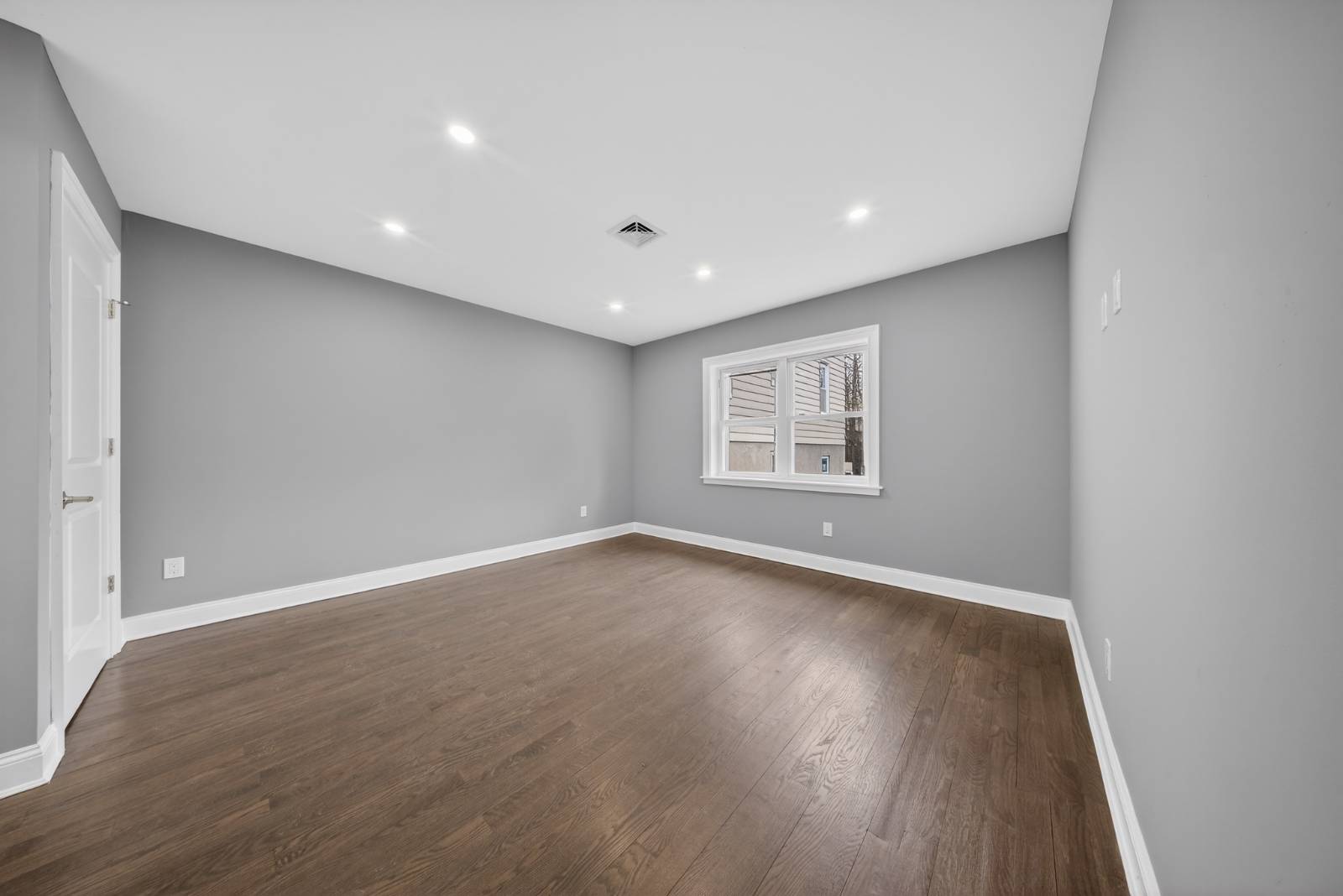 #13 photo, 68-02  Jay Avenue, Куинс ‖ Maspeth , NY 11378