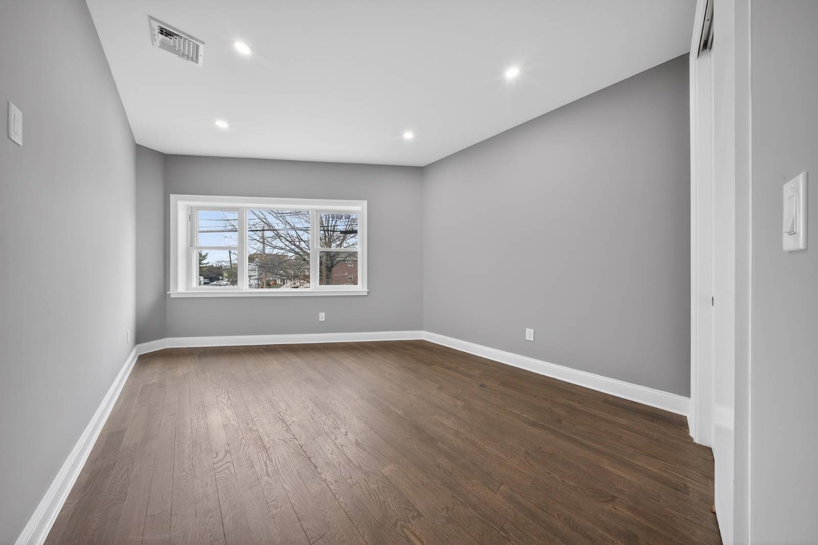 #14 photo, 68-02  Jay Avenue, Куинс ‖ Maspeth , NY 11378