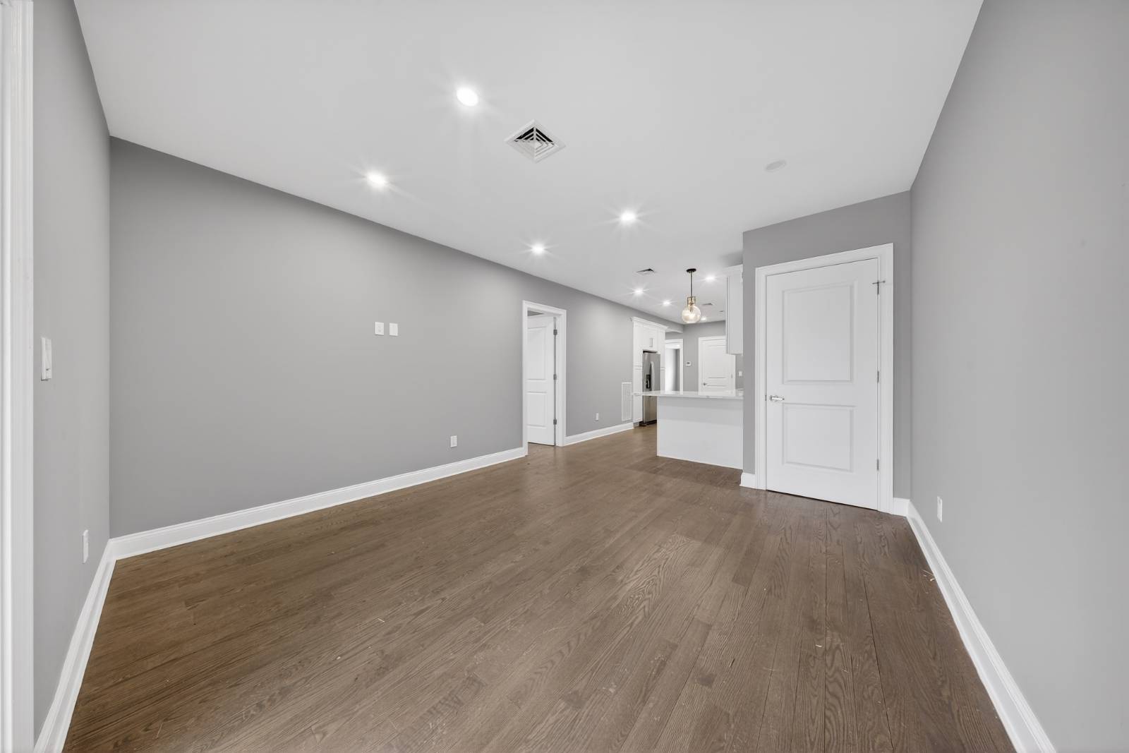 #3 photo, 68-02  Jay Avenue, Куинс ‖ Maspeth , NY 11378