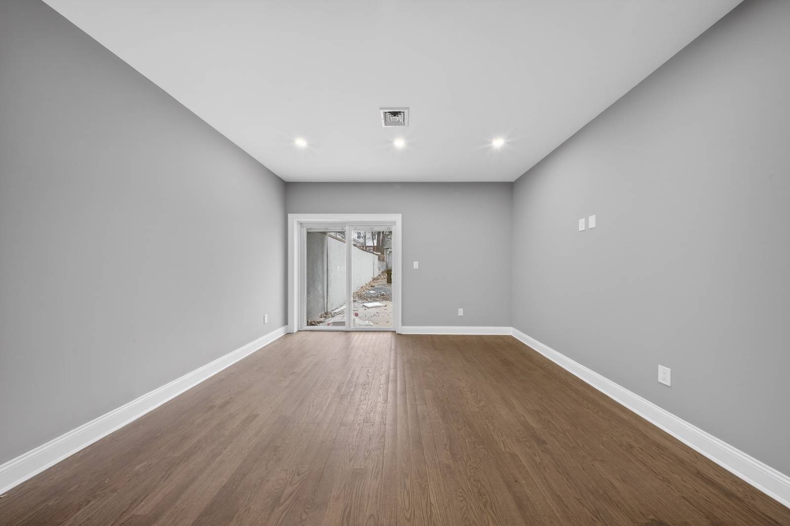 #4 photo, 68-02  Jay Avenue, Куинс ‖ Maspeth , NY 11378