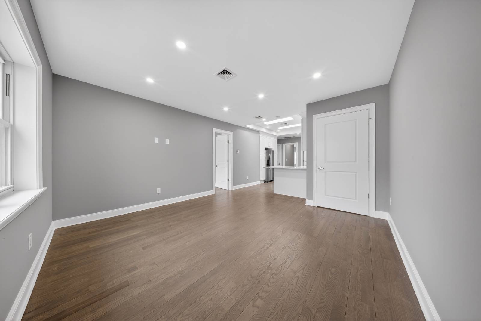 #7 photo, 68-02  Jay Avenue, Куинс ‖ Maspeth , NY 11378