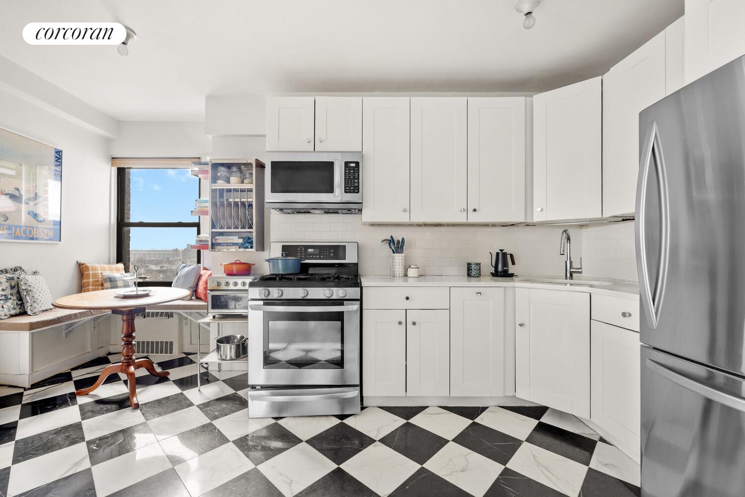 #5 photo, 303 BEVERLEY Road, Бруклин ‖ Kensington , NY 11218