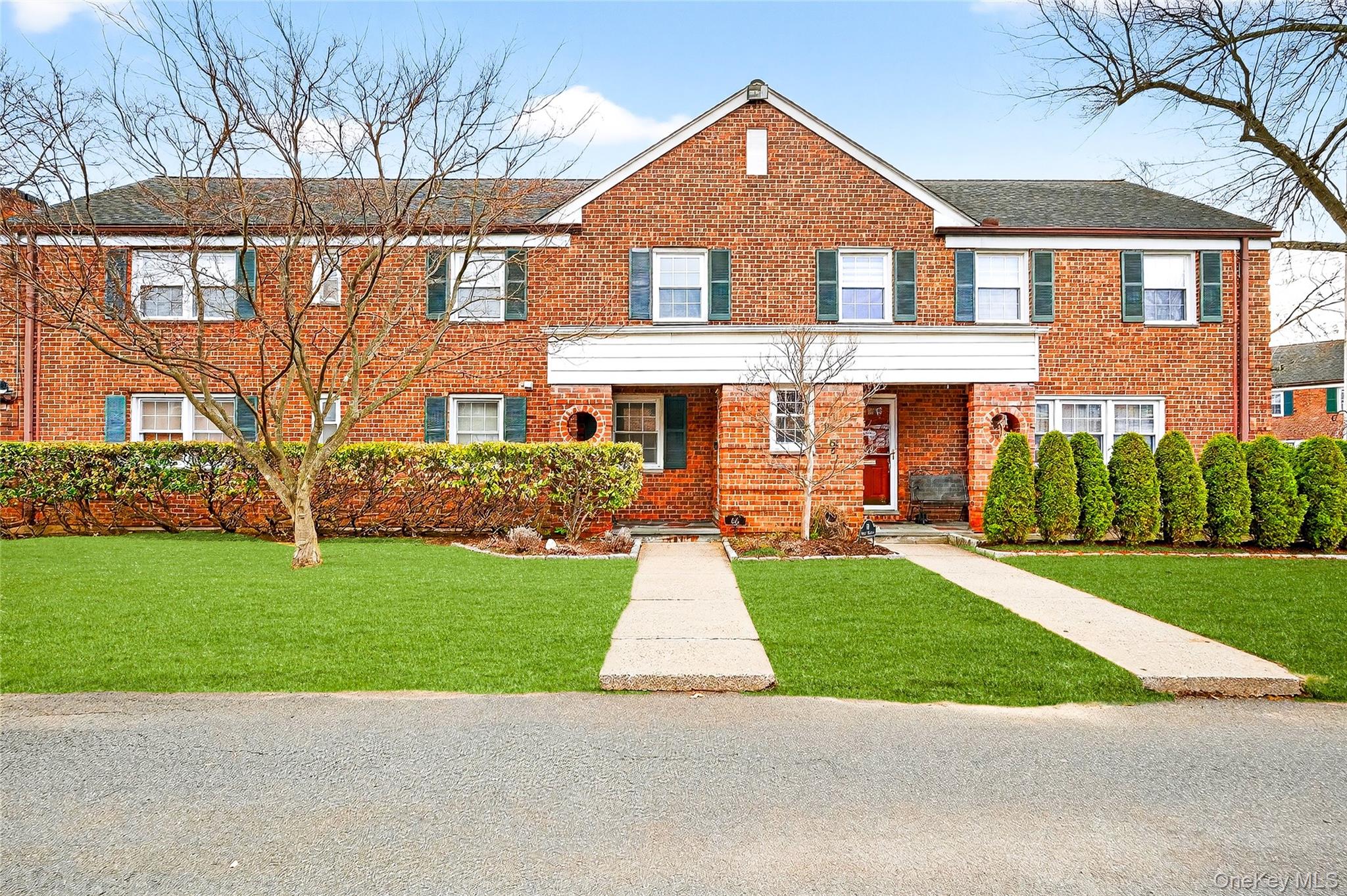 #2 photo, 66 Robins Crescent, New Rochelle , NY 10801