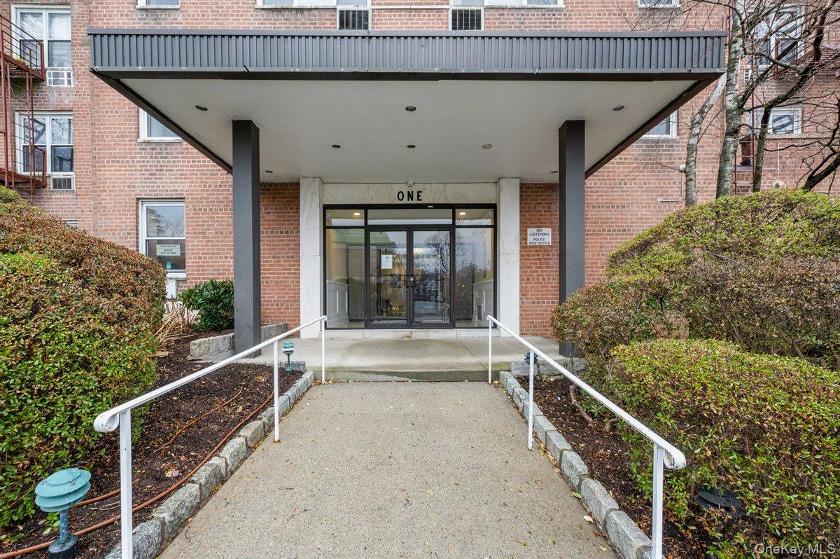 #2 photo, 1 Oakridge Place, Eastchester , NY 10709