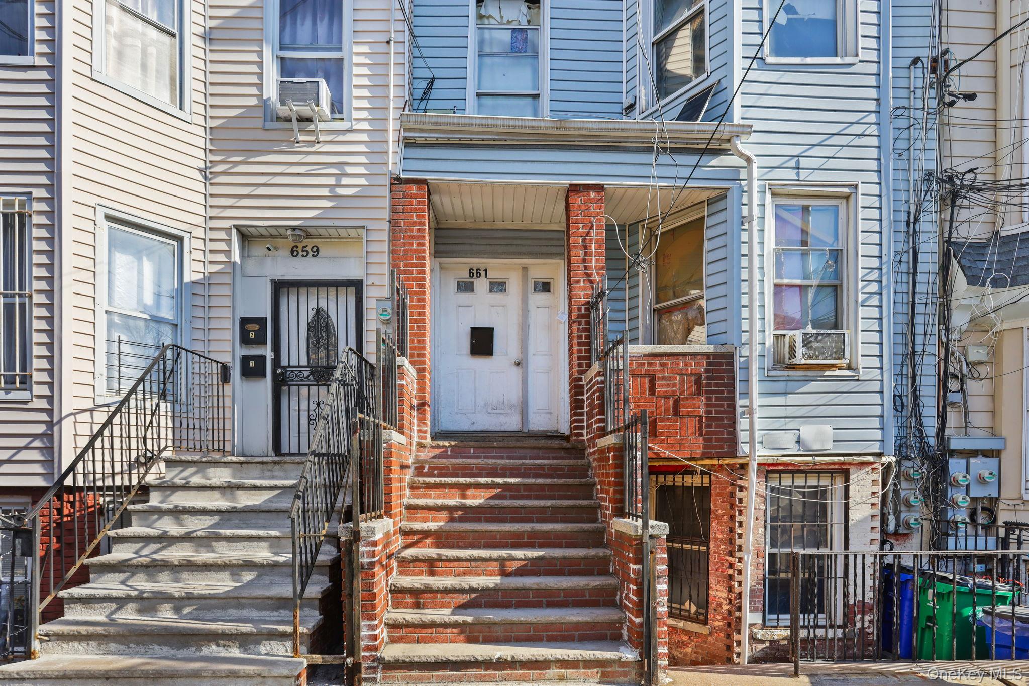 #1 photo, 661 Jefferson Place, برونكس Bronx , NY 10456