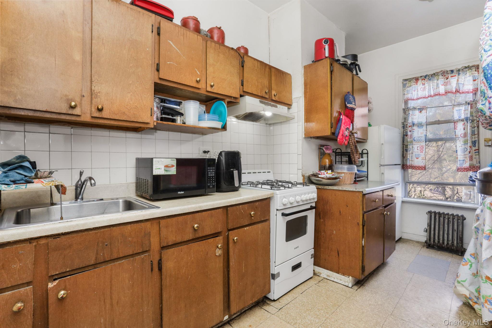 #7 photo, 661 Jefferson Place, برونكس Bronx , NY 10456