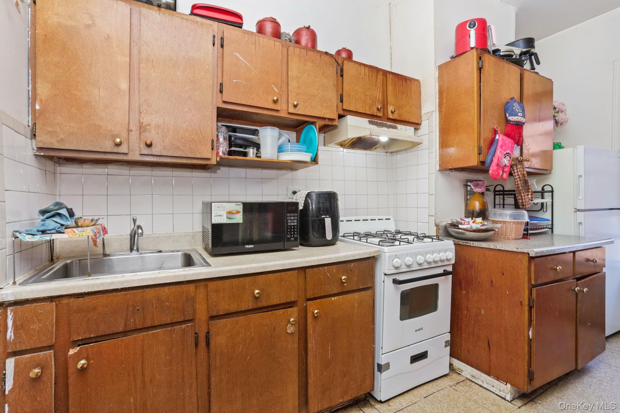 #8 photo, 661 Jefferson Place, برونكس Bronx , NY 10456