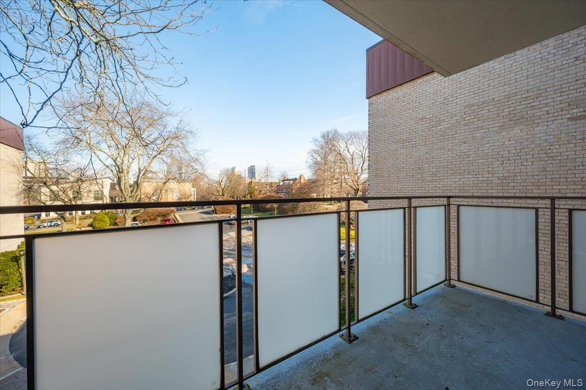 #18 photo, 30 Greenridge Avenue, White Plains , NY 10605