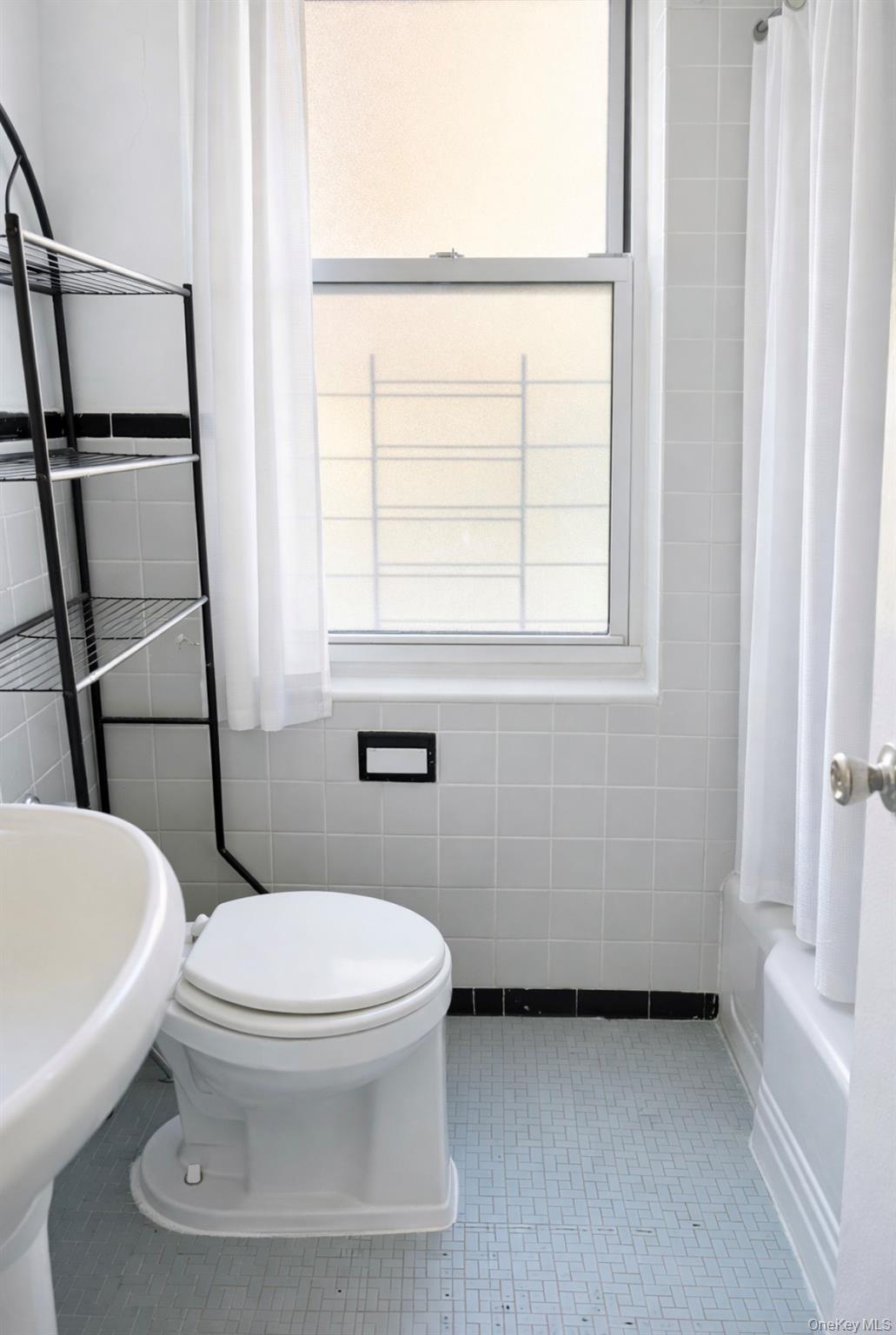 #6 photo, 2255 Cruger Ave., Bronx , NY 10467