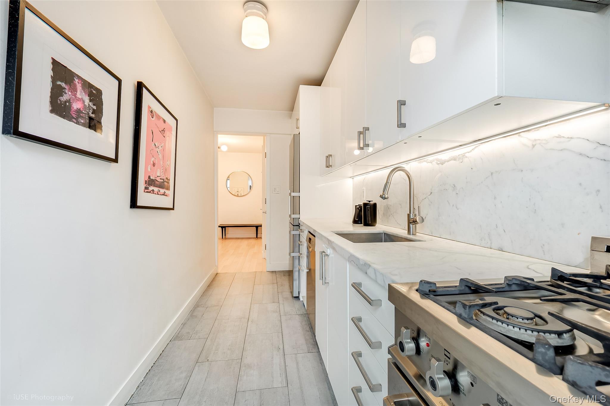 #7 photo, 39-30 52nd Street, קווינס Woodside , NY 11377