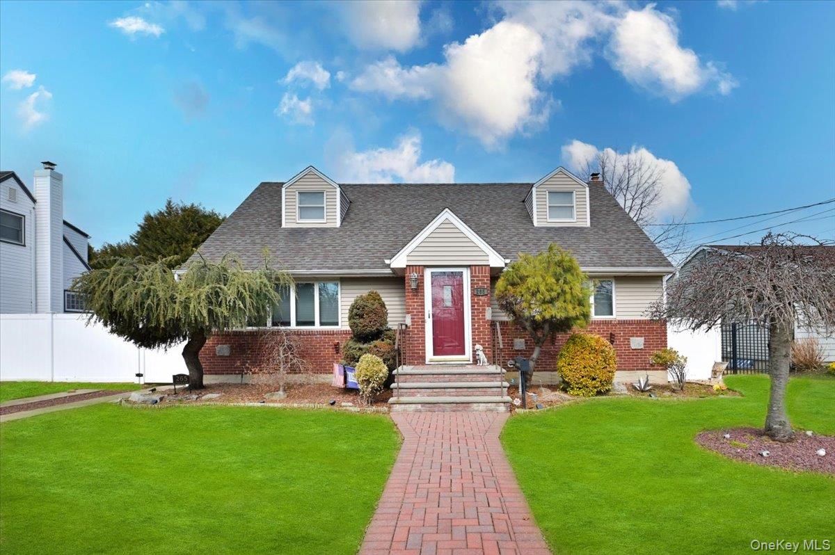 #1 photo, 265 N Syracuse Avenue, מחוז נסאו Massapequa , NY 11758