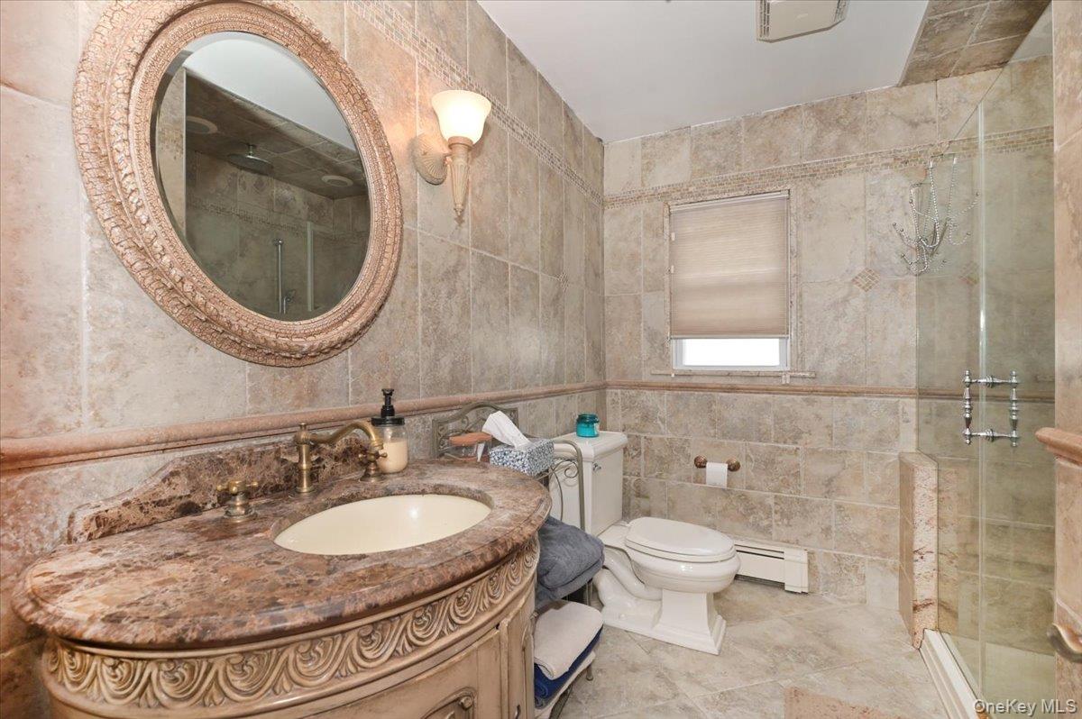 #13 photo, 265 N Syracuse Avenue, מחוז נסאו Massapequa , NY 11758