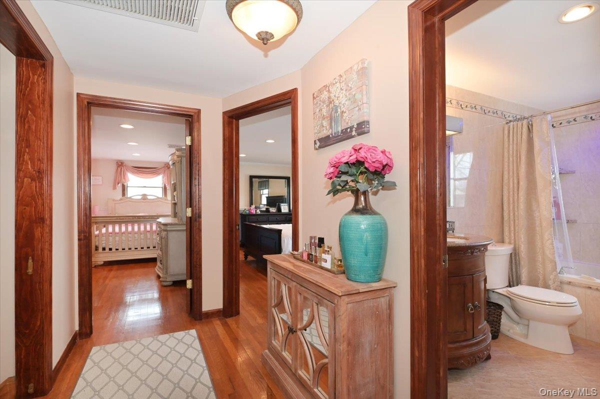 #16 photo, 265 N Syracuse Avenue, מחוז נסאו Massapequa , NY 11758