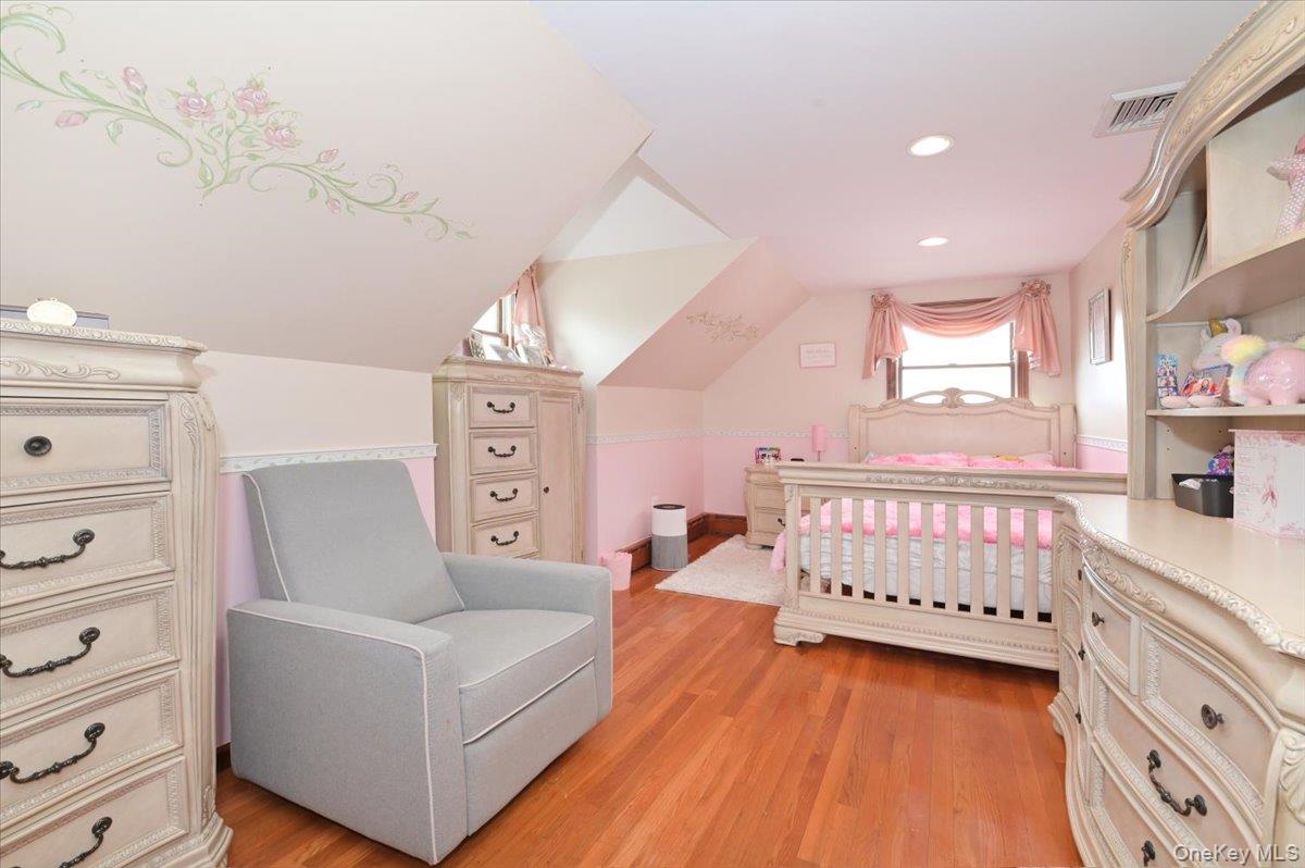 #19 photo, 265 N Syracuse Avenue, מחוז נסאו Massapequa , NY 11758