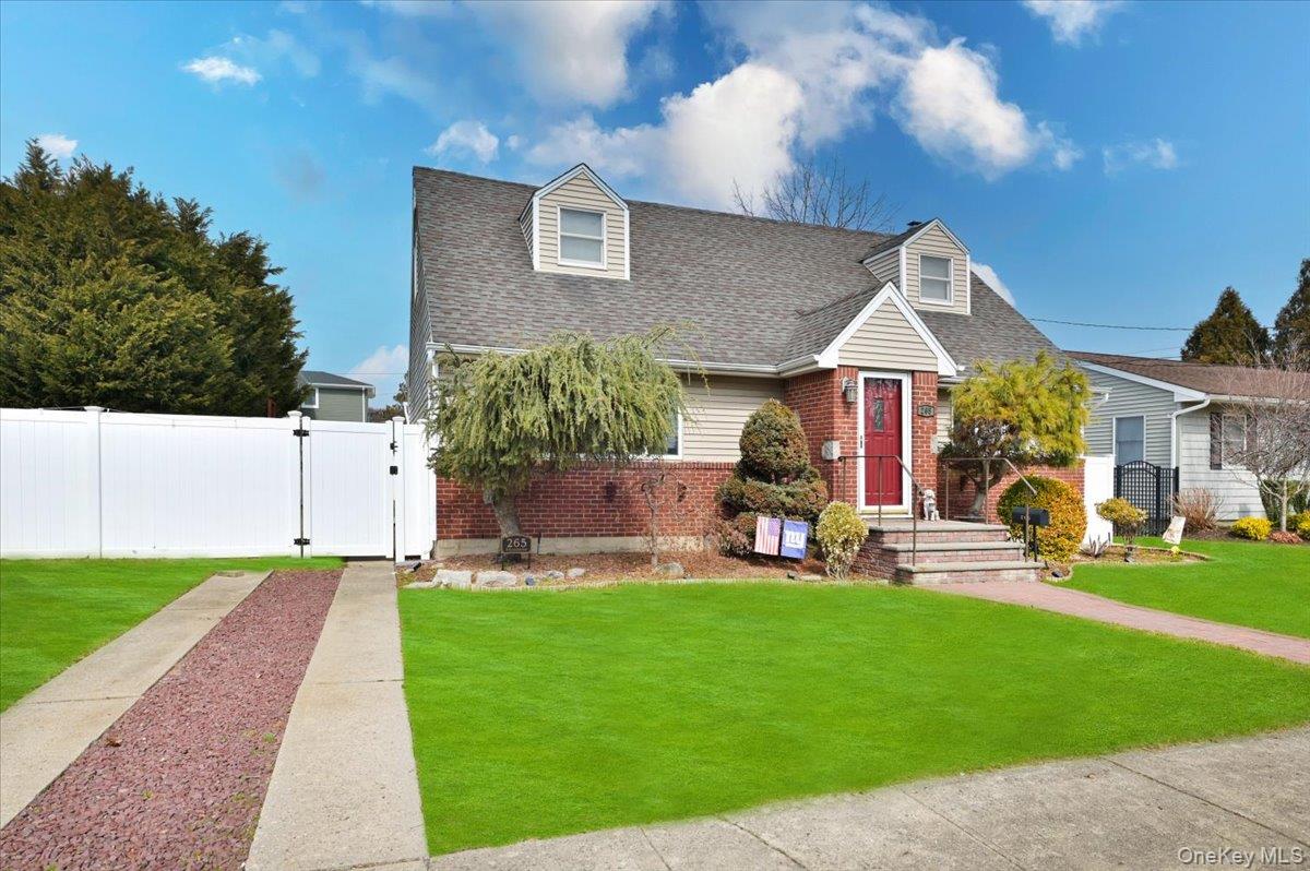 #2 photo, 265 N Syracuse Avenue, מחוז נסאו Massapequa , NY 11758