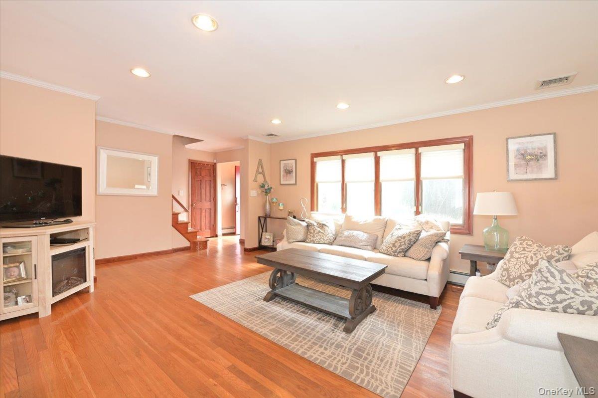 #4 photo, 265 N Syracuse Avenue, מחוז נסאו Massapequa , NY 11758