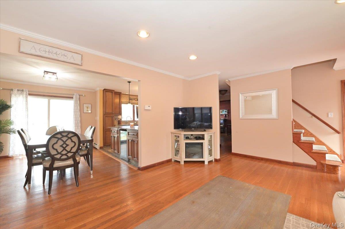 #6 photo, 265 N Syracuse Avenue, מחוז נסאו Massapequa , NY 11758