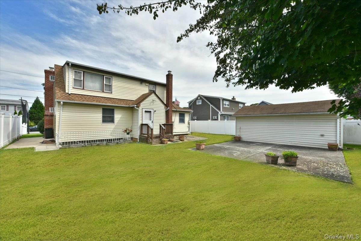 #20 photo, 136 Maple Street, Massapequa Park , NY 11762