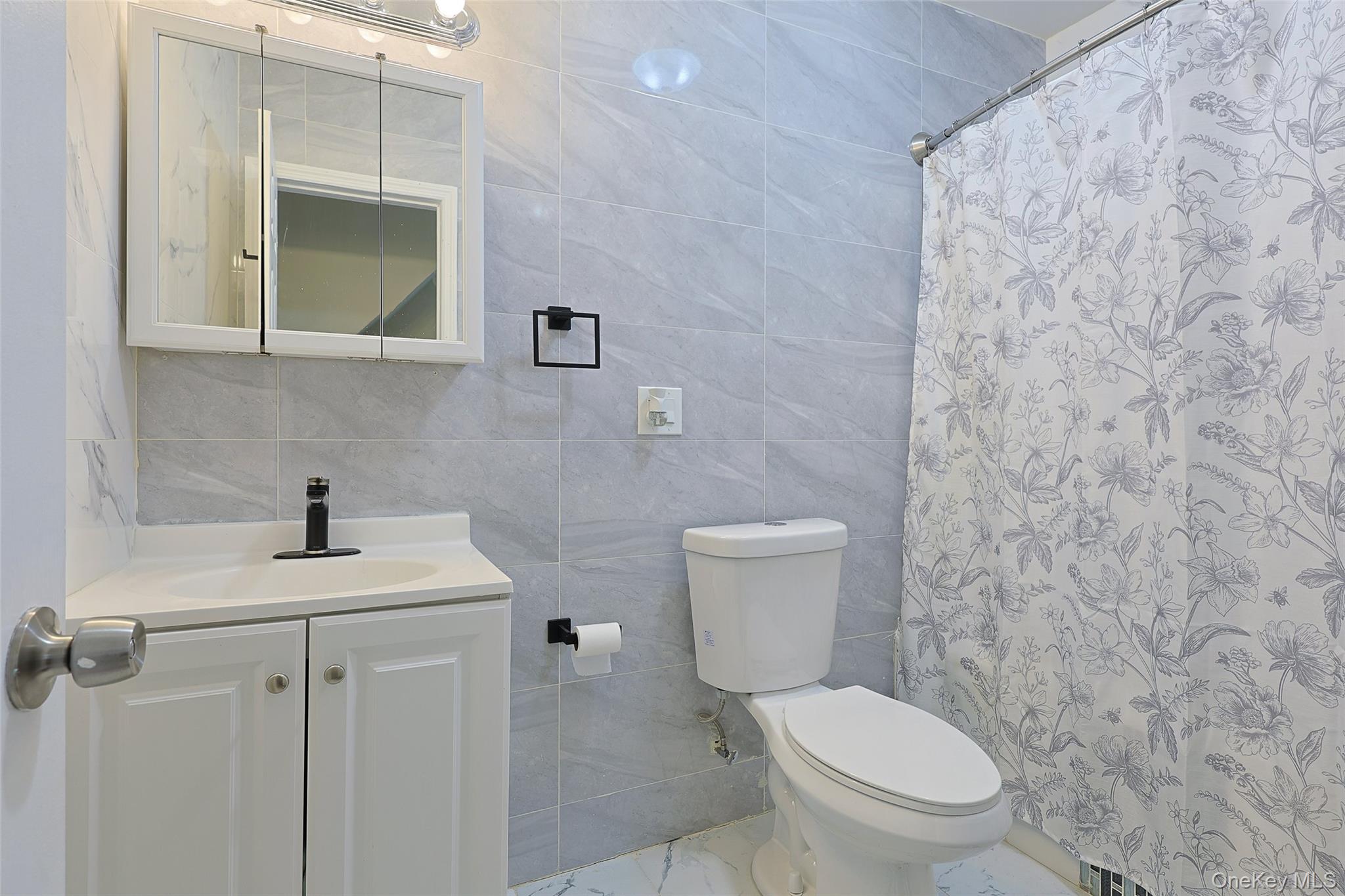 #13 photo, 19168 115th Road, Saint Albans , NY 11412