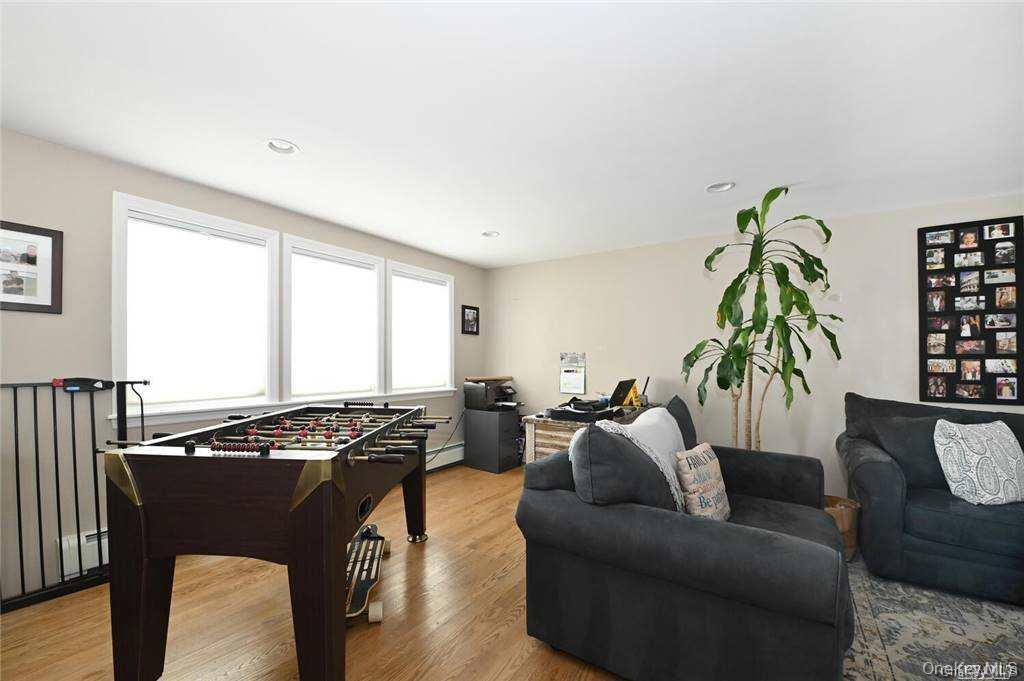 #17 photo, 62 S Bay Avenue, מחוז נסאו Massapequa , NY 11758