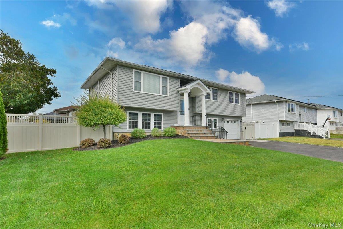 #2 photo, 62 S Bay Avenue, מחוז נסאו Massapequa , NY 11758