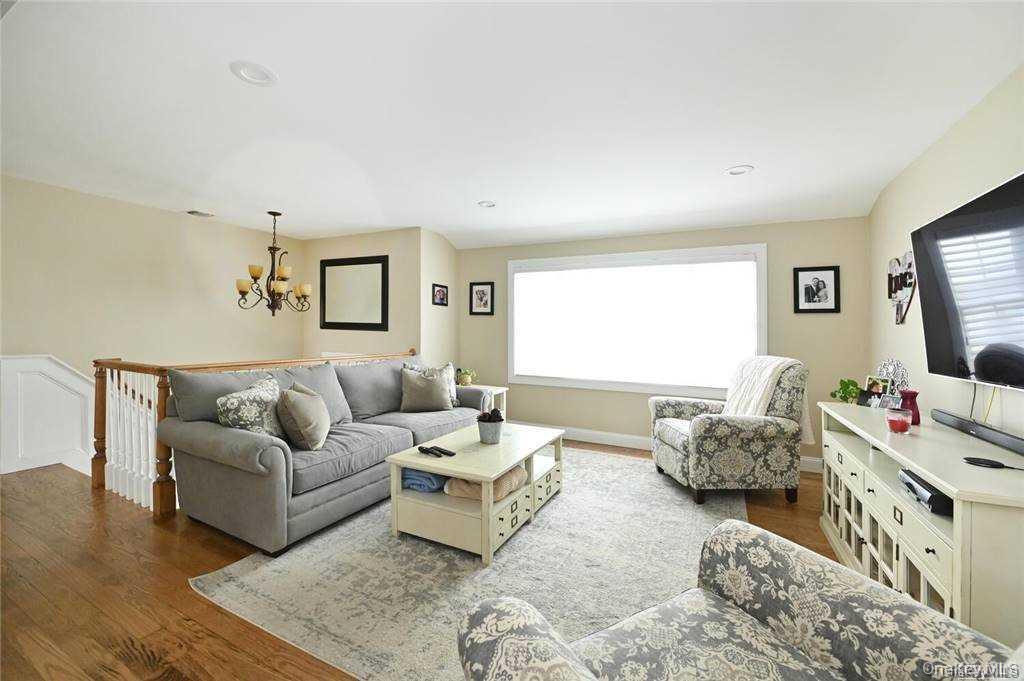 #5 photo, 62 S Bay Avenue, מחוז נסאו Massapequa , NY 11758