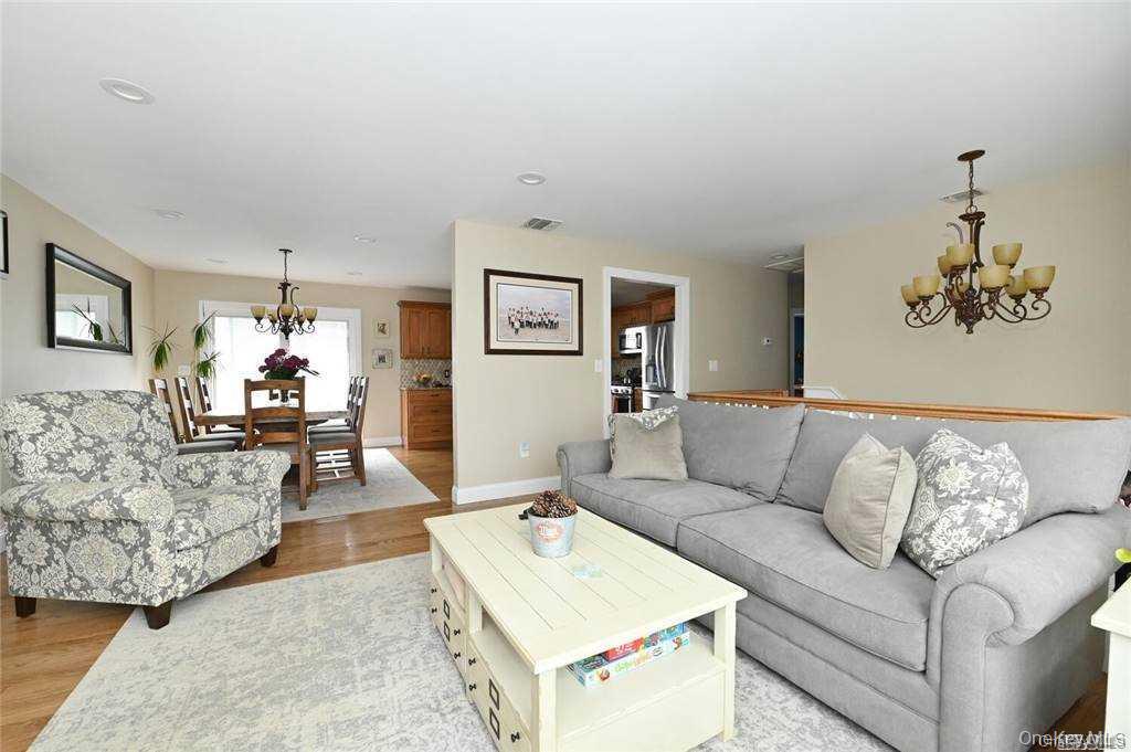 #6 photo, 62 S Bay Avenue, מחוז נסאו Massapequa , NY 11758