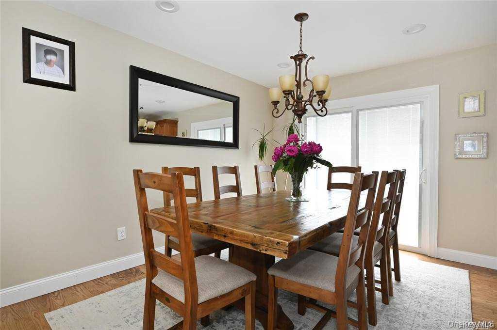 #7 photo, 62 S Bay Avenue, מחוז נסאו Massapequa , NY 11758