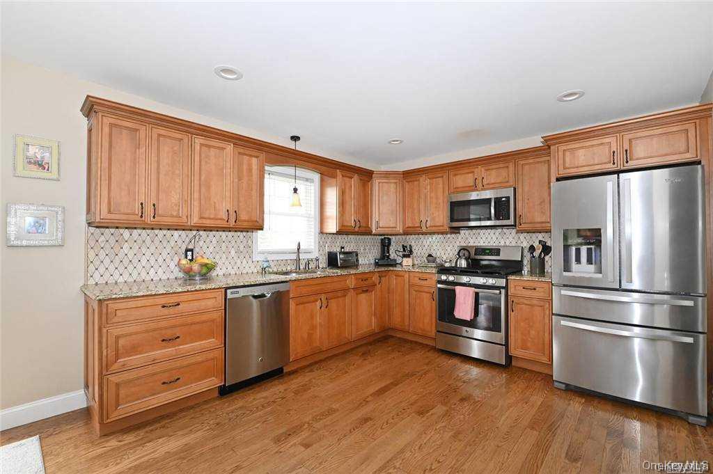 #9 photo, 62 S Bay Avenue, מחוז נסאו Massapequa , NY 11758