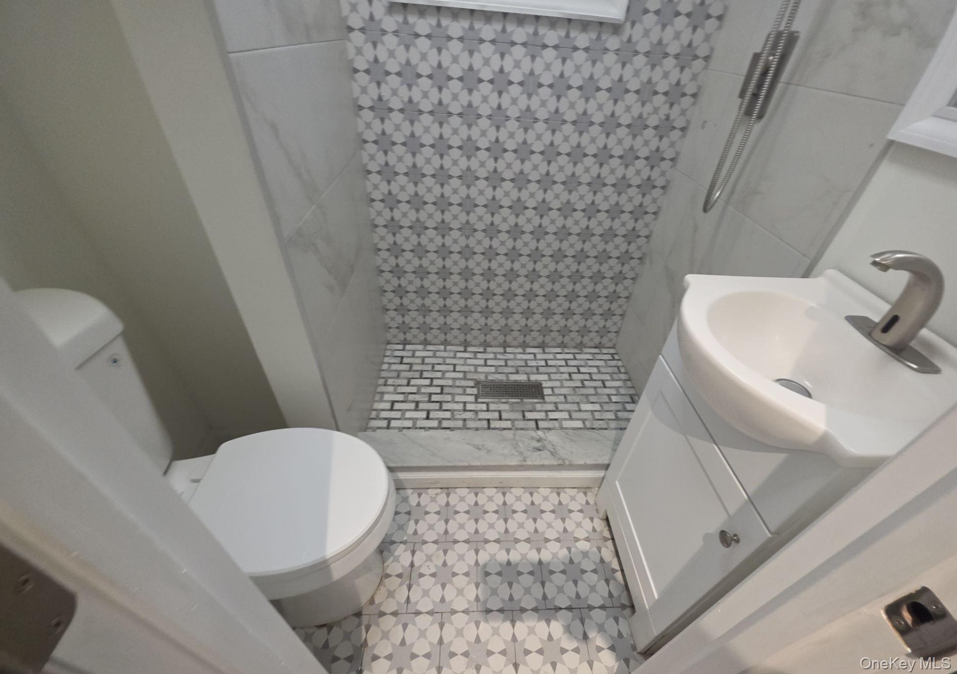 #16 photo, 201 Brookside Avenue, Нассау ‖ Roosevelt , NY 11575