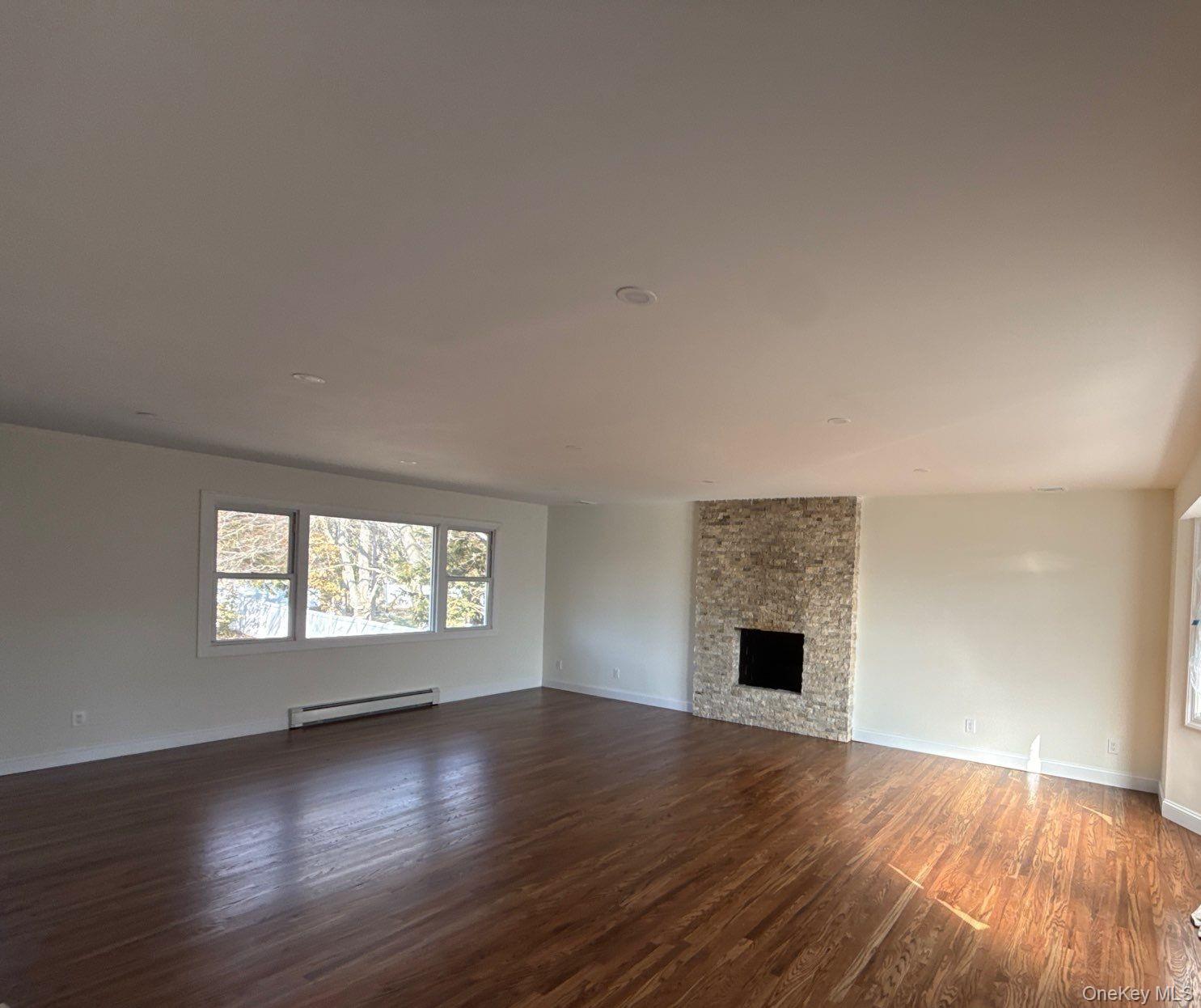 #2 photo, 201 Brookside Avenue, Нассау ‖ Roosevelt , NY 11575