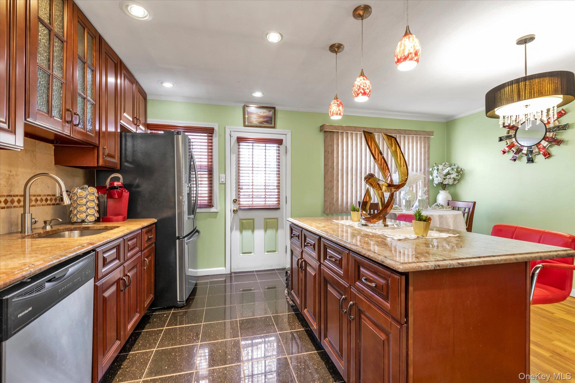 #6 photo, 147-08 259th Street, कुईंस Rosedale , NY 11422