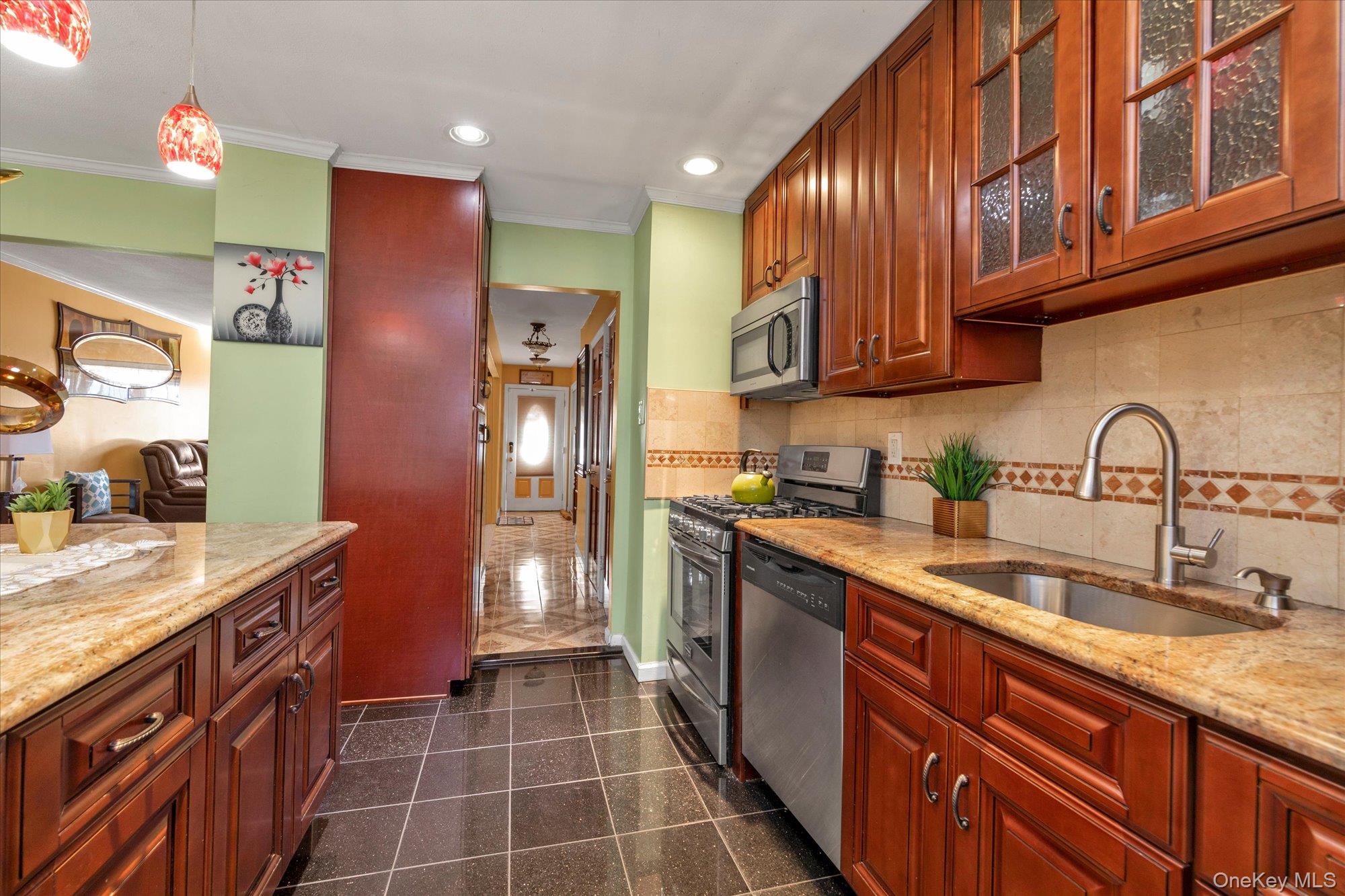 #7 photo, 147-08 259th Street, कुईंस Rosedale , NY 11422