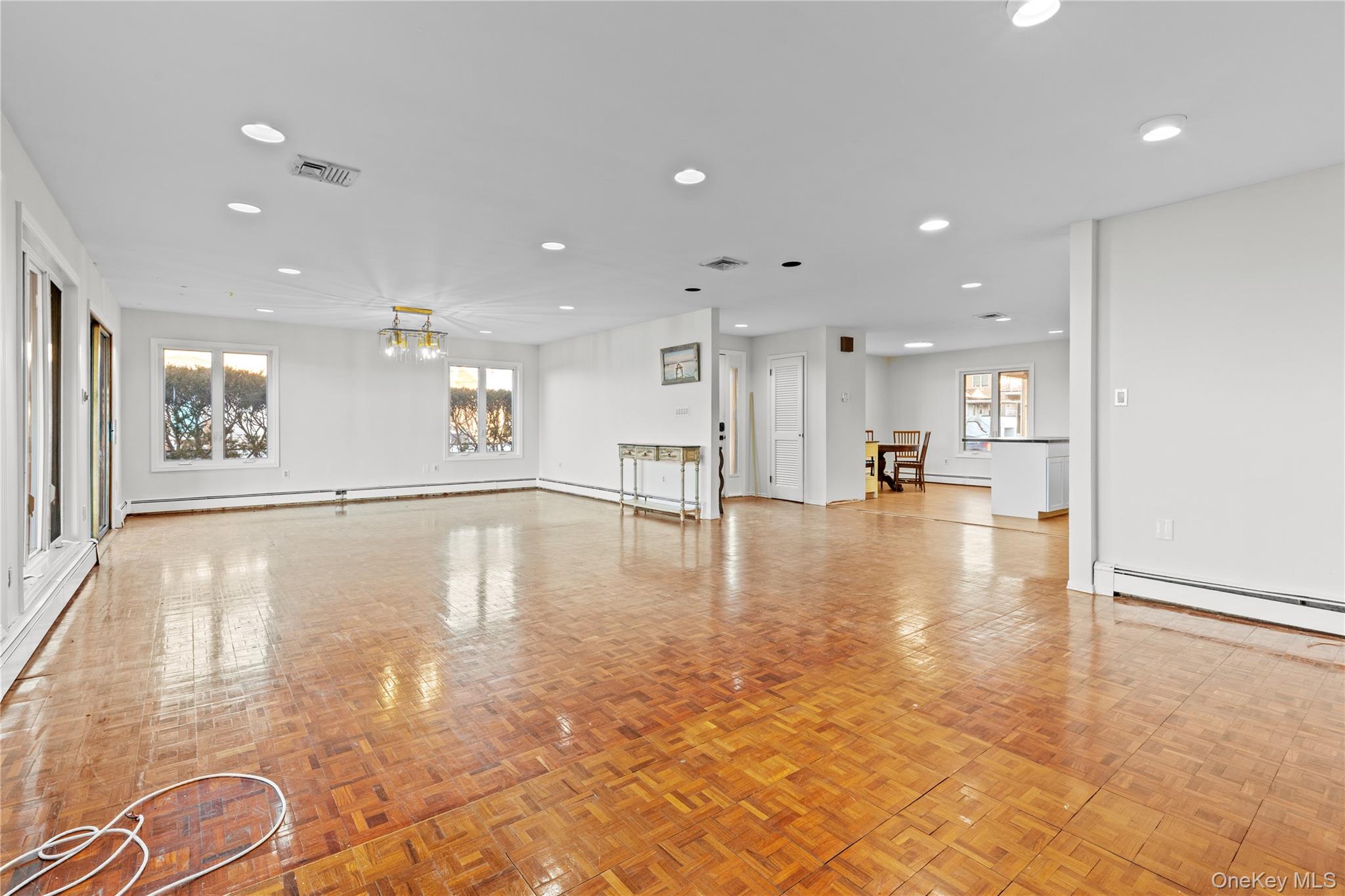 #4 photo, 115 Maryland Avenue, מחוז נסאו Long Beach , NY 11561