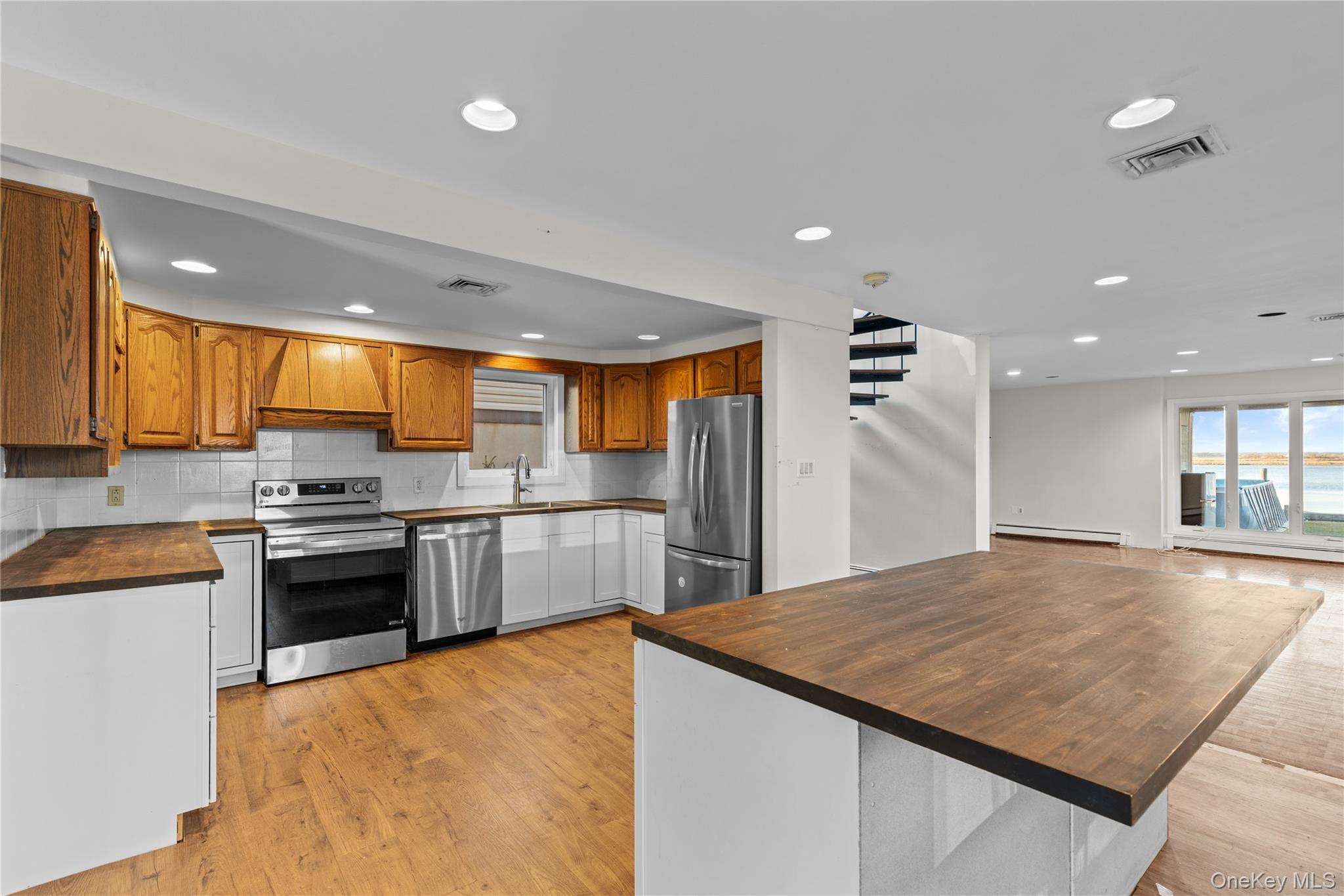 #6 photo, 115 Maryland Avenue, מחוז נסאו Long Beach , NY 11561