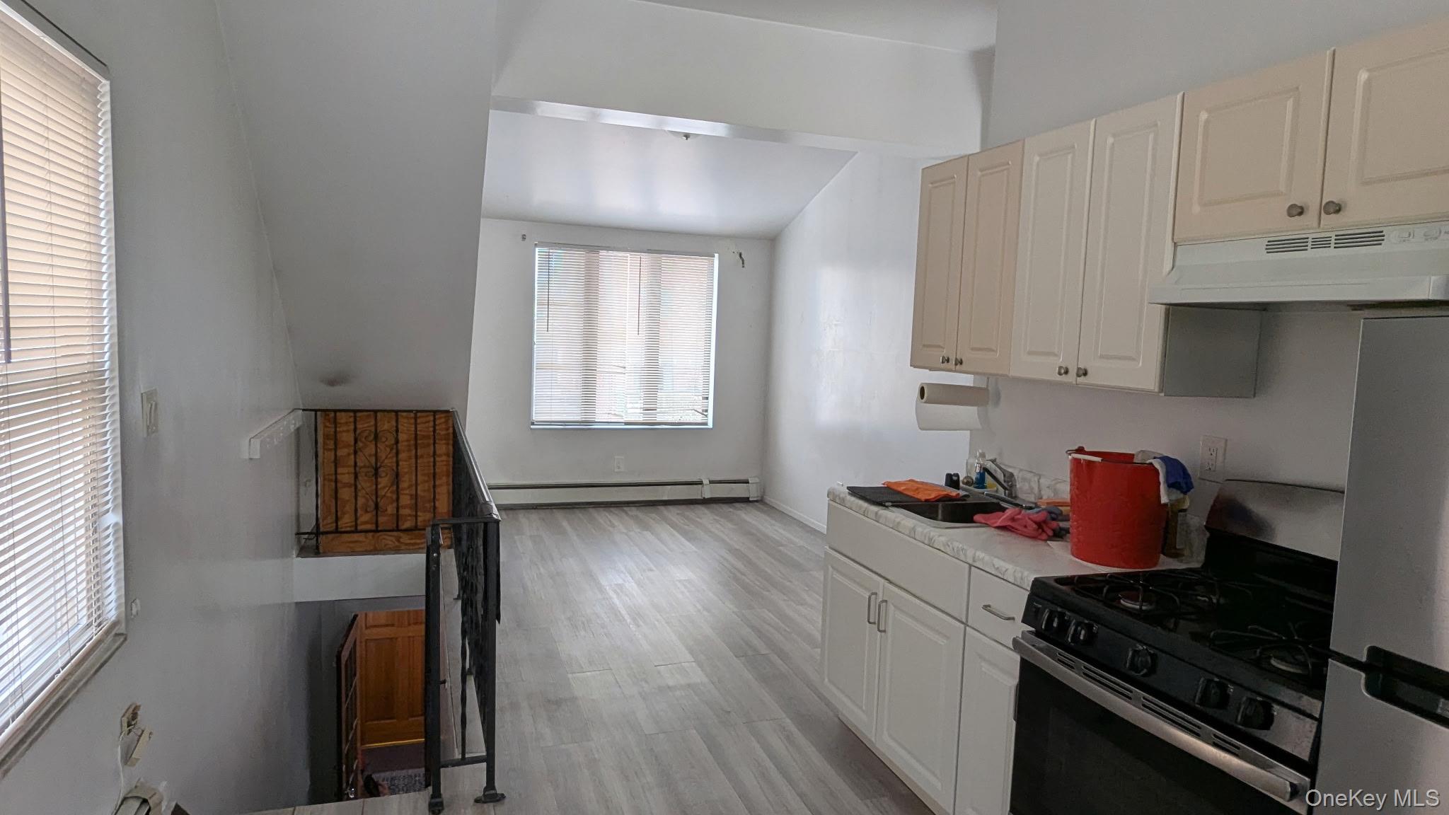 #2 photo, 21-46 73rd Street, Куинс ‖ East Elmhurst , NY 11370