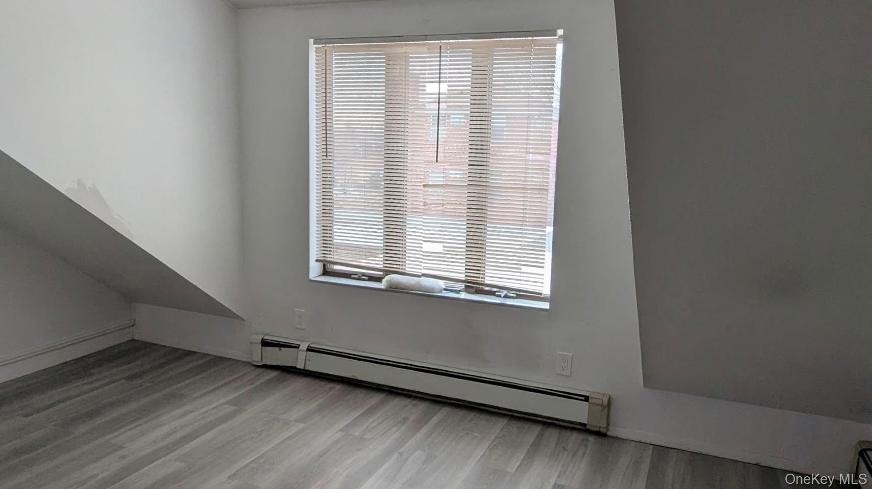 #6 photo, 21-46 73rd Street, Куинс ‖ East Elmhurst , NY 11370