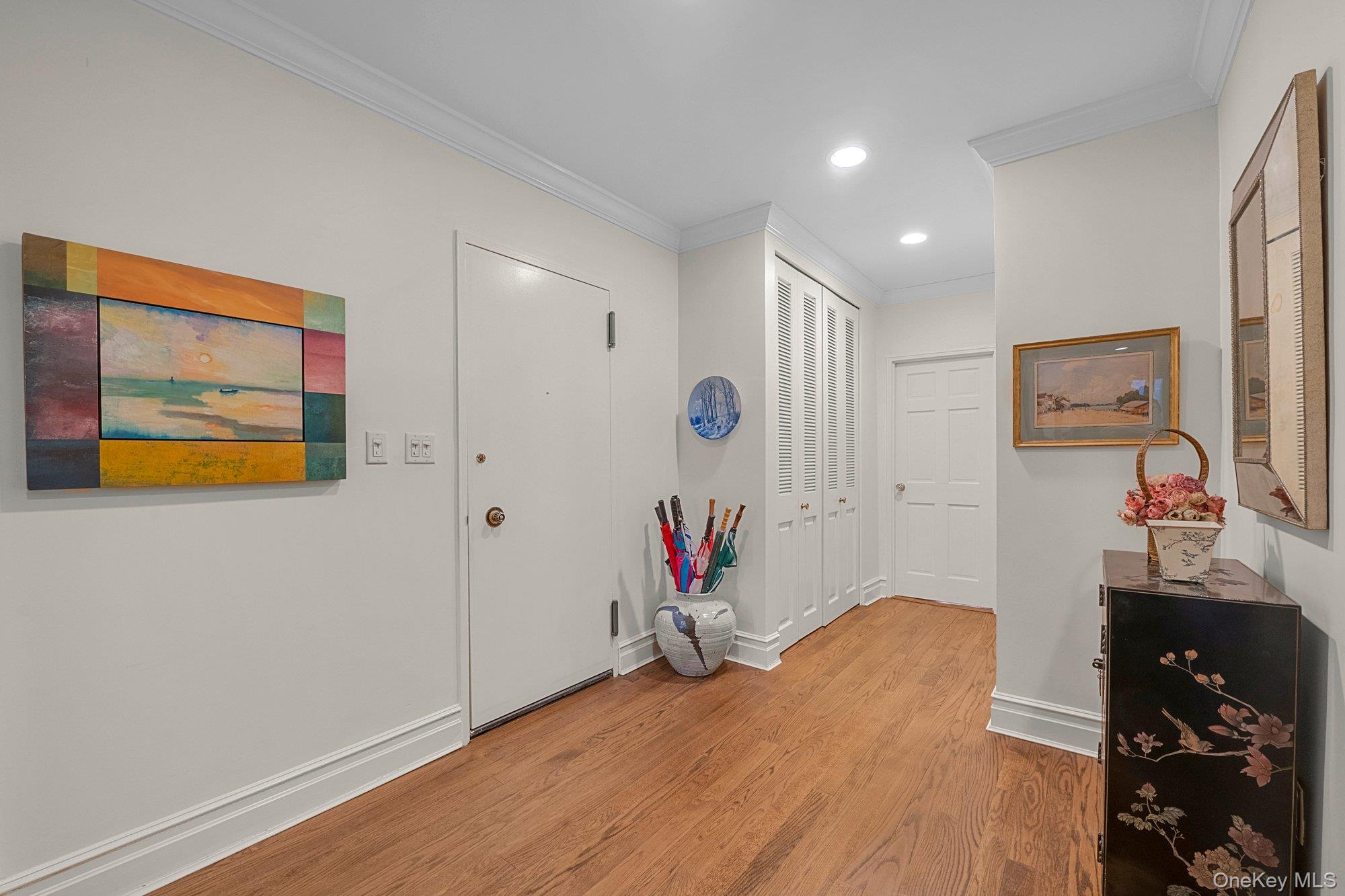 #11 photo, 1 Kensington Gate, Great Neck , NY 11021