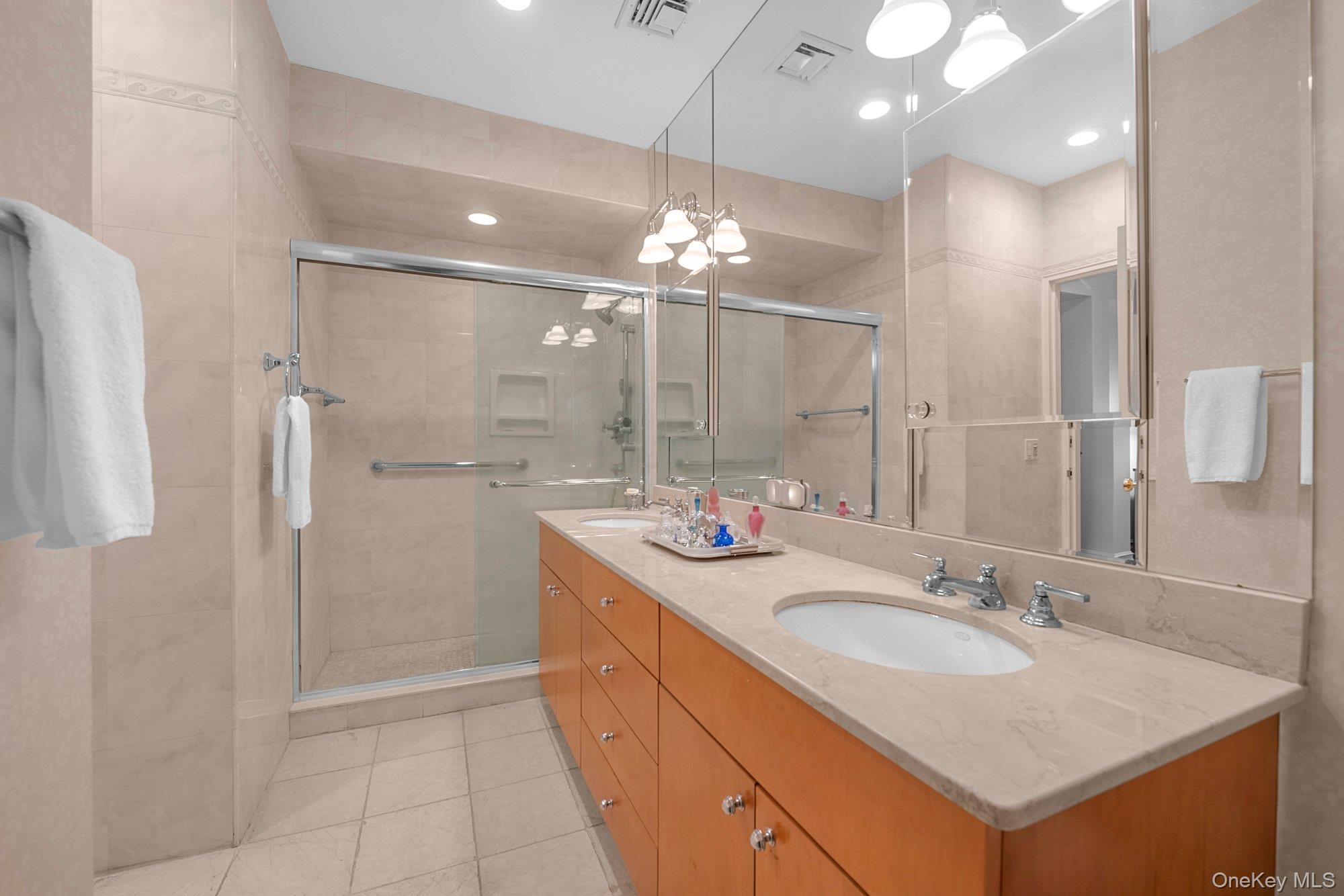 #13 photo, 1 Kensington Gate, Great Neck , NY 11021