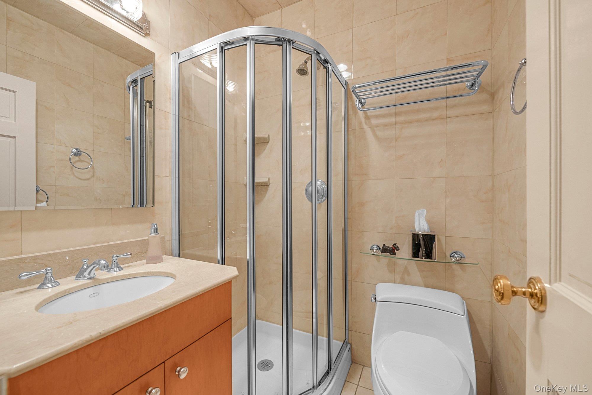 #16 photo, 1 Kensington Gate, Great Neck , NY 11021