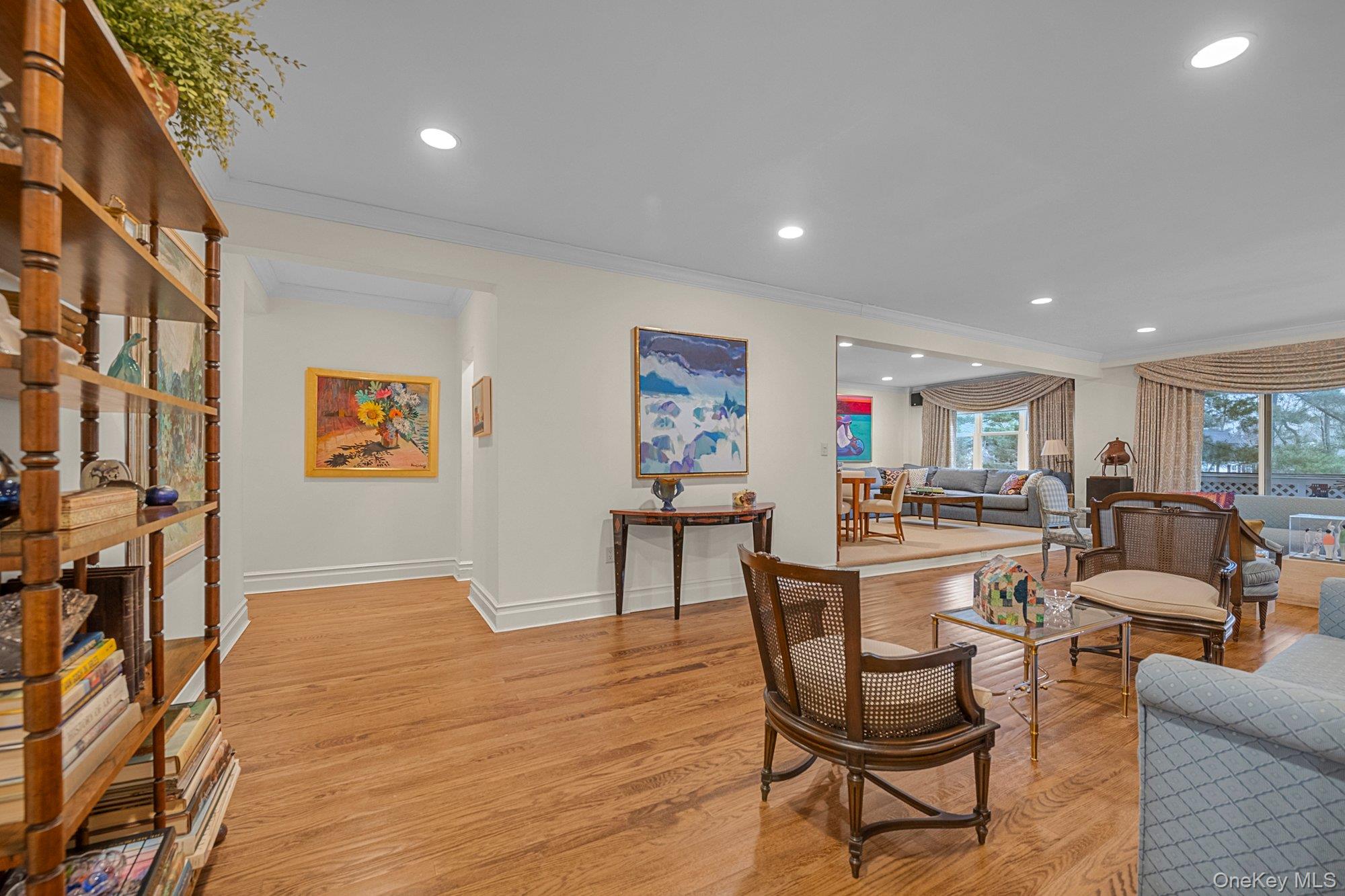 #4 photo, 1 Kensington Gate, Great Neck , NY 11021