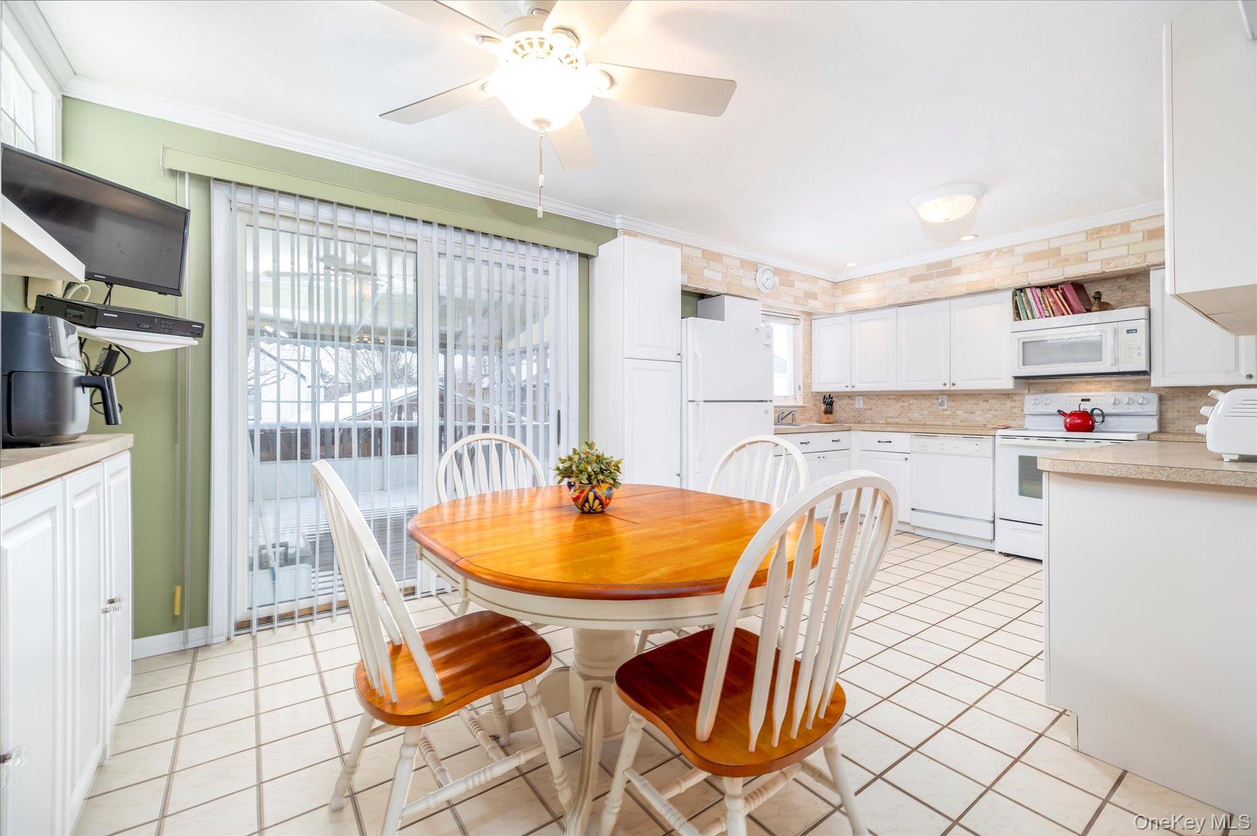 #6 photo, 158 Roosevelt Avenue, Freeport , NY 11520