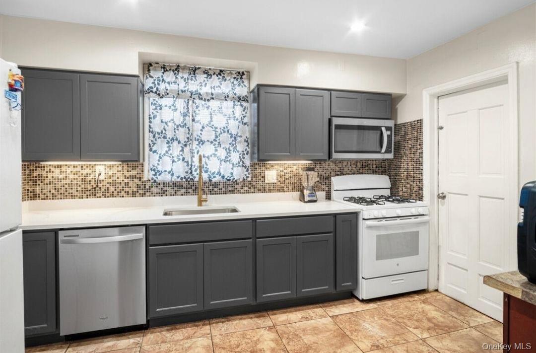 #4 photo, 16 Hendrickson Avenue, Hempstead , NY 11550