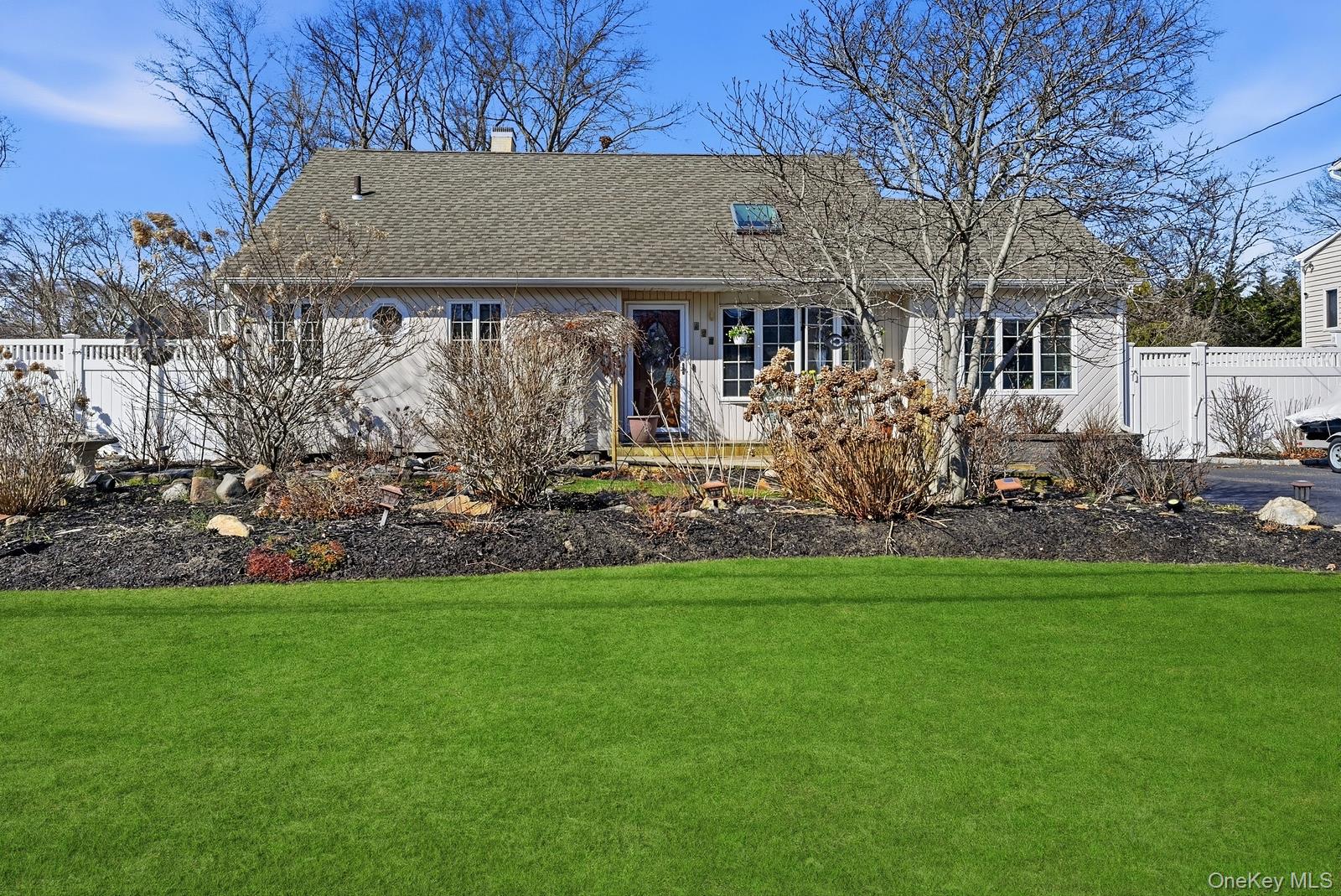 #1 photo, 628 Peter Paul Drive, 東長島 West Islip , NY 11795